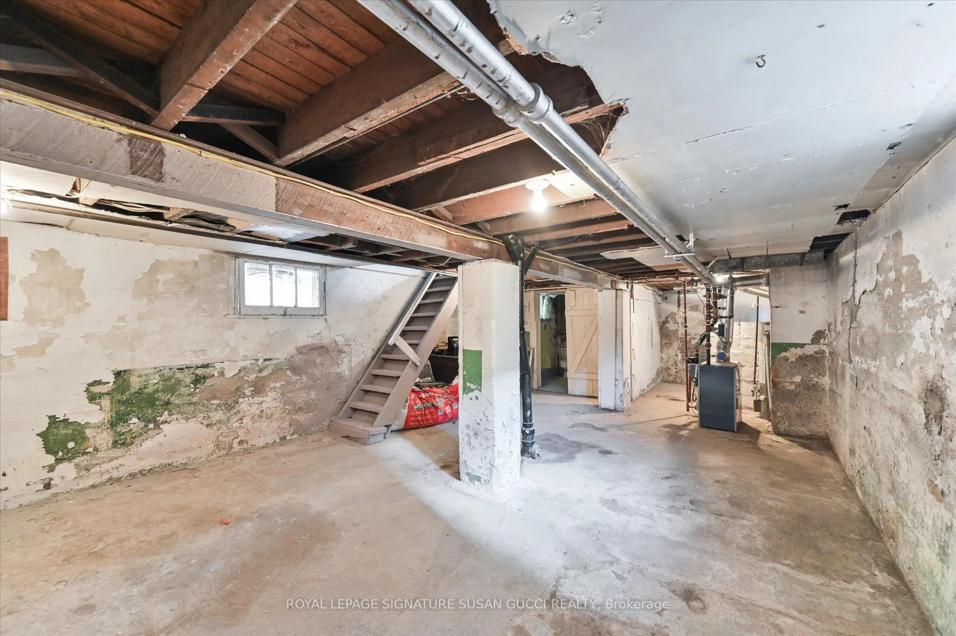 Photo 19 of 9 Everett Crescent, Toronto, Woodbine-Lumsden — HOMEH
