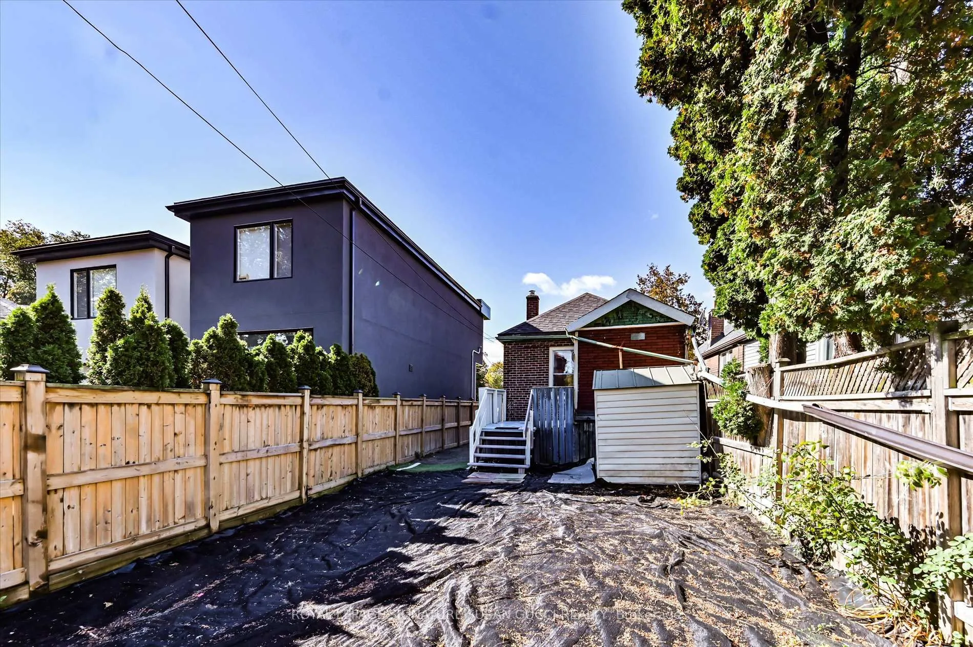 Photo 26 of 9 Everett Crescent, Toronto, Woodbine-Lumsden — HOMEH