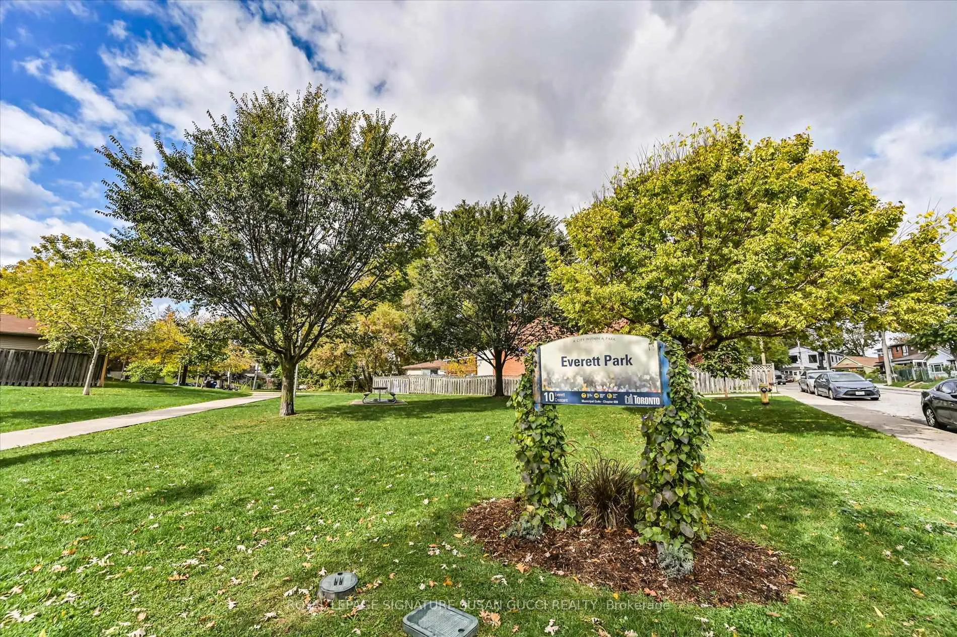 Photo 29 of 9 Everett Crescent, Toronto, Woodbine-Lumsden — HOMEH