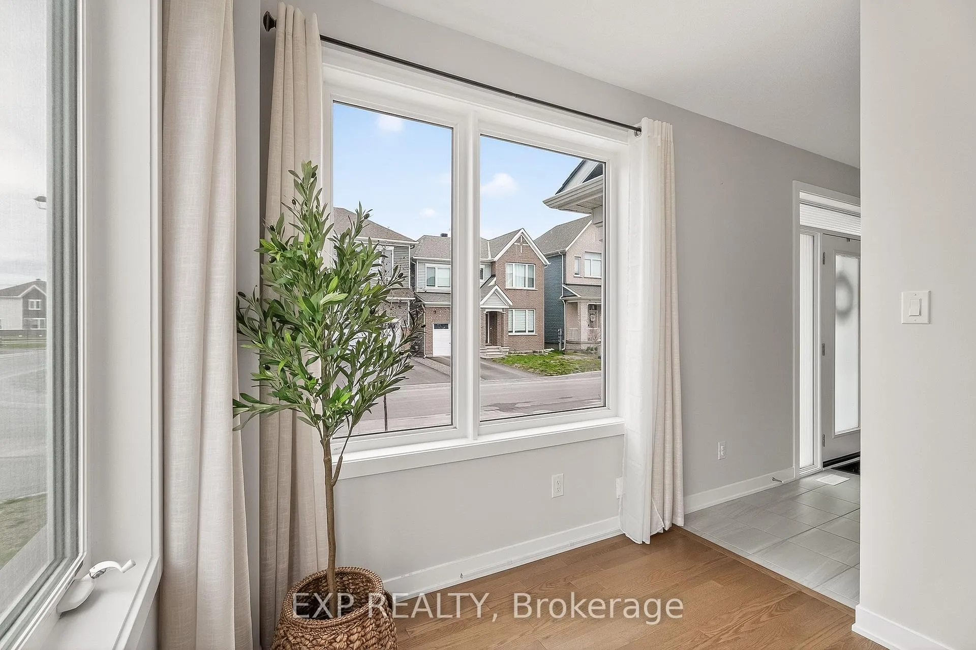 Photo 6 of 909 Lesage Way, Ottawa, Chapel Hill South - Orleans Village — HOMEH