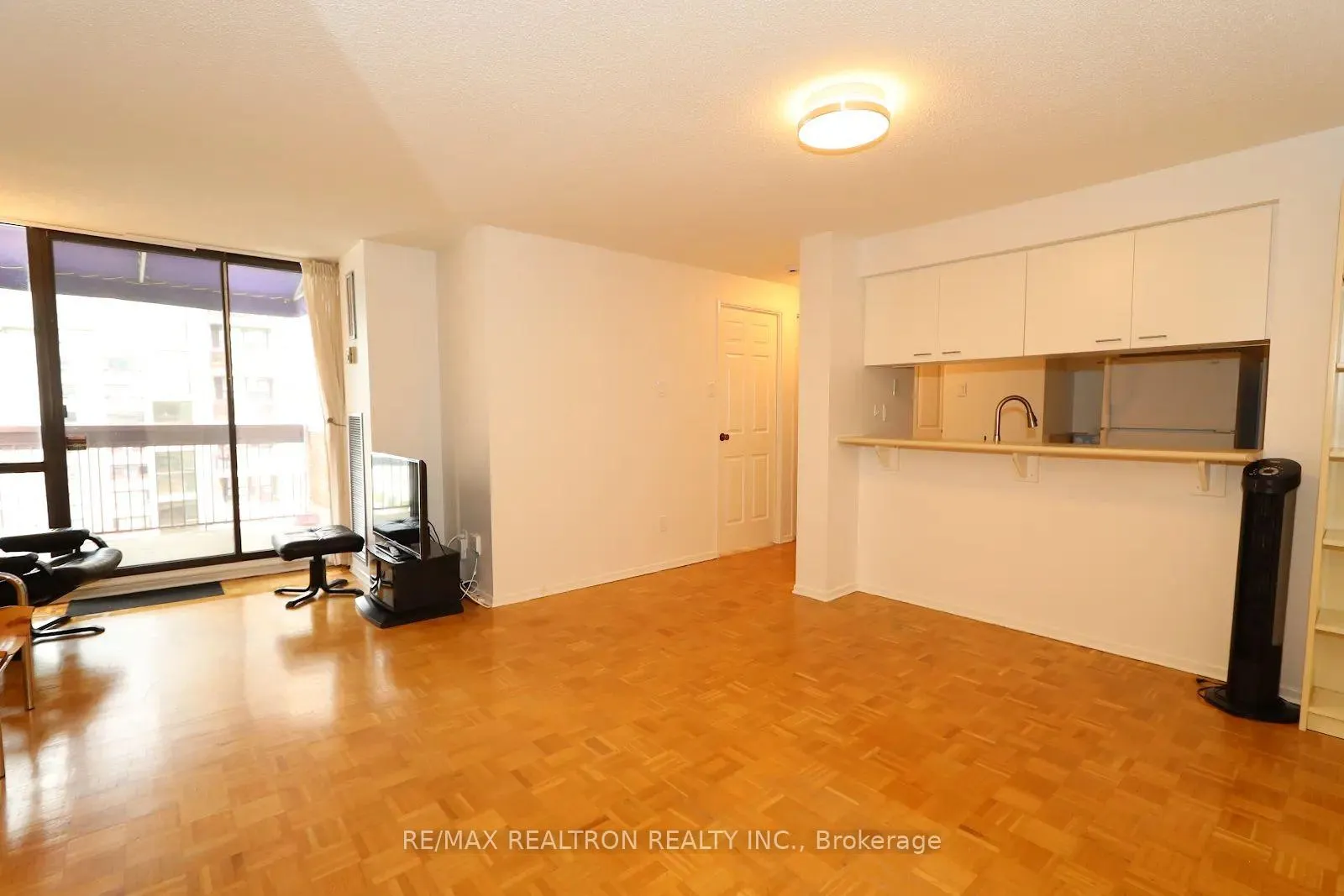Photo 11 of Unit 919, 89 McCaul Street, Toronto, Kensington-Chinatown — HOMEH
