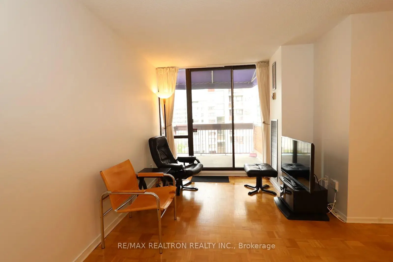 Photo 12 of Unit 919, 89 McCaul Street, Toronto, Kensington-Chinatown — HOMEH