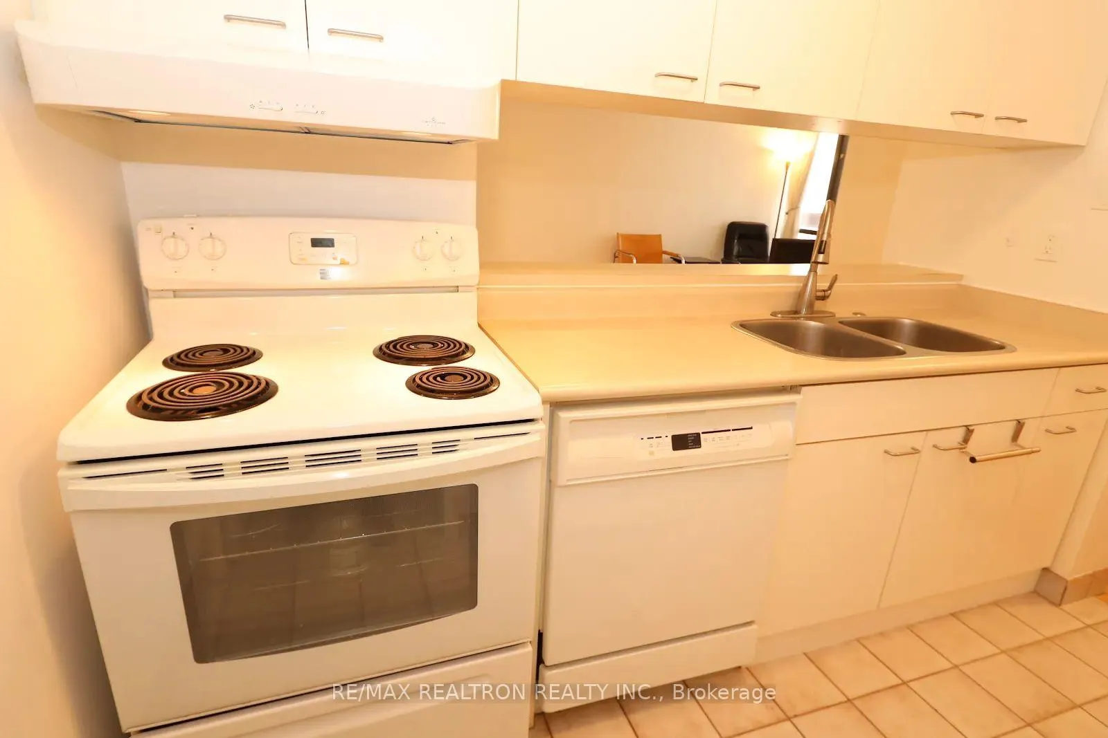 Photo 22 of Unit 919, 89 McCaul Street, Toronto, Kensington-Chinatown — HOMEH