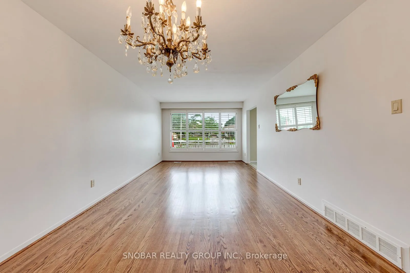 Photo 12 of 10 Bemberg Court, Etobicoke, Elms-Old Rexdale — HOMEH
