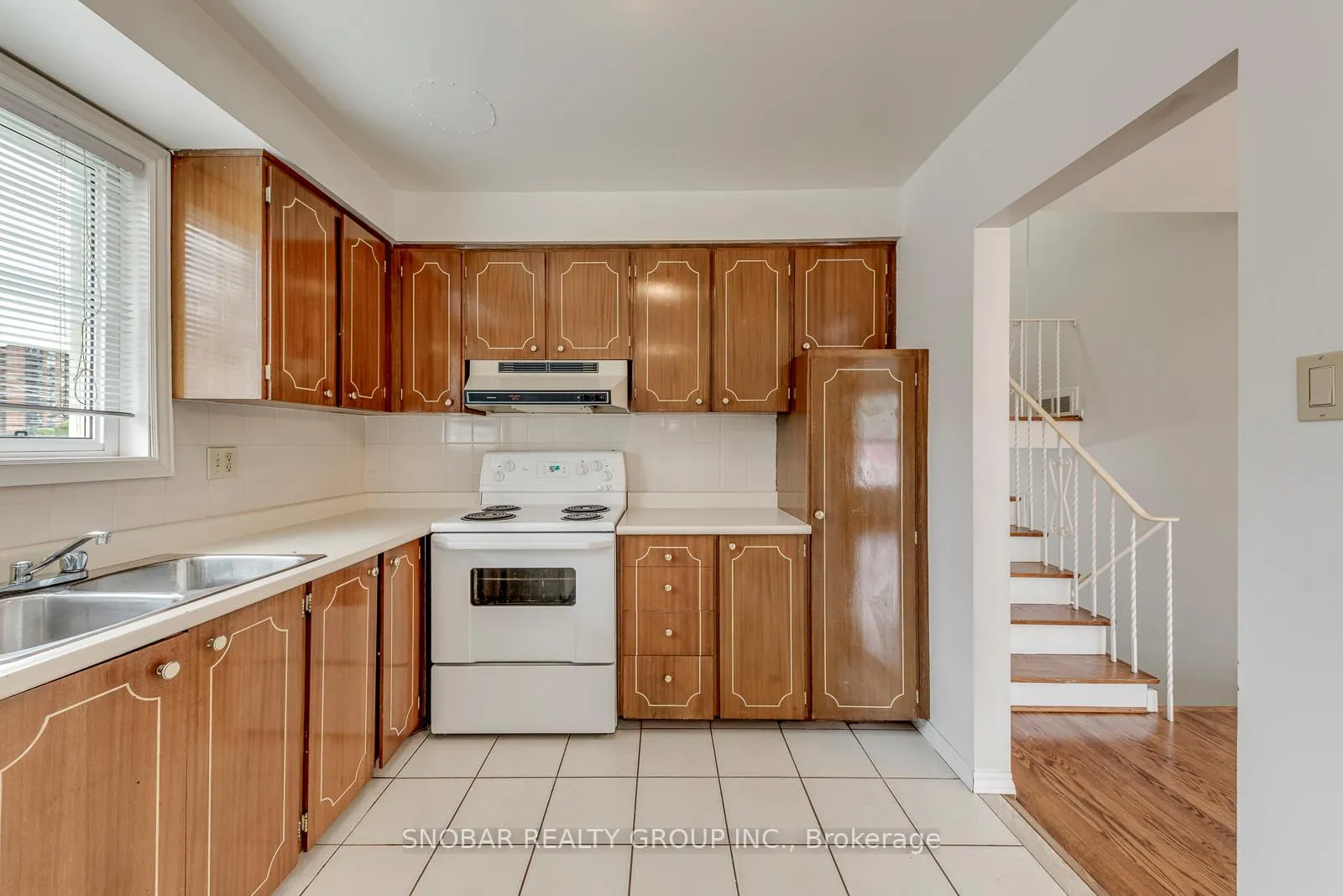 Photo 17 of 10 Bemberg Court, Etobicoke, Elms-Old Rexdale — HOMEH