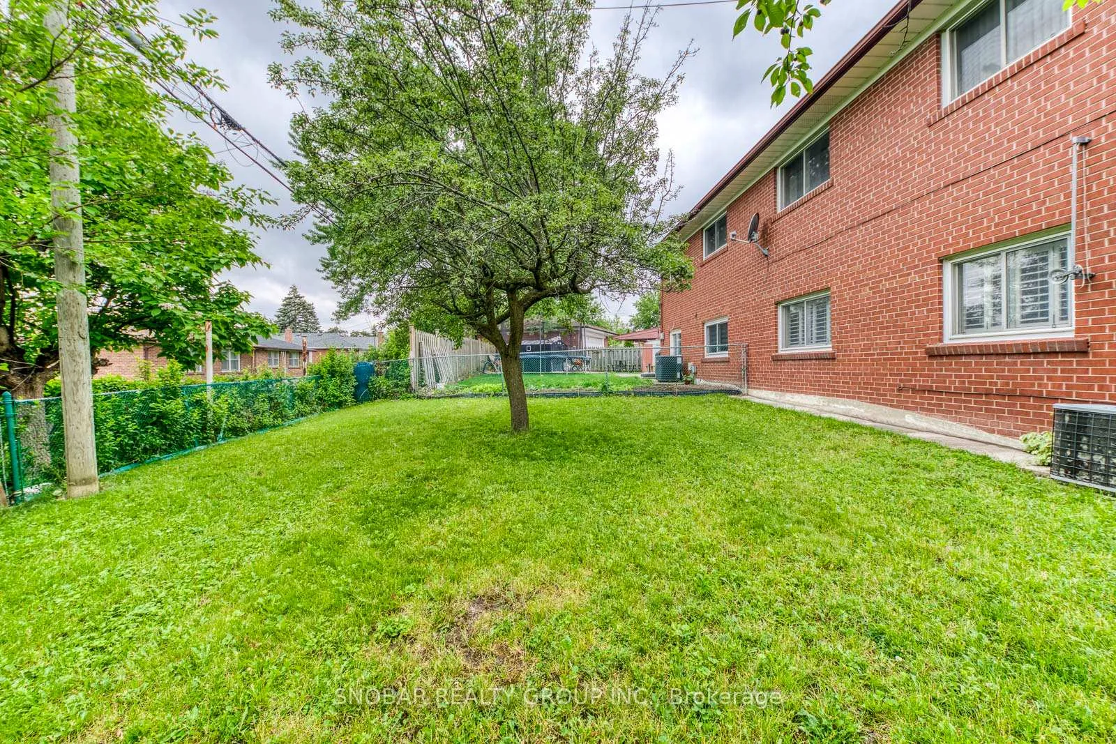 Photo 31 of 10 Bemberg Court, Etobicoke, Elms-Old Rexdale — HOMEH