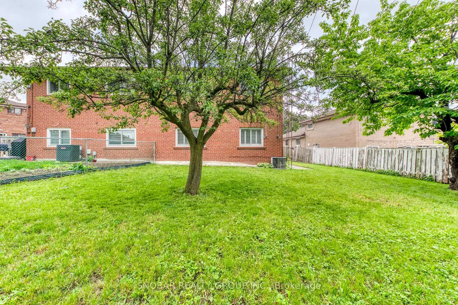 Photo 32 of 10 Bemberg Court, Etobicoke, Elms-Old Rexdale — HOMEH