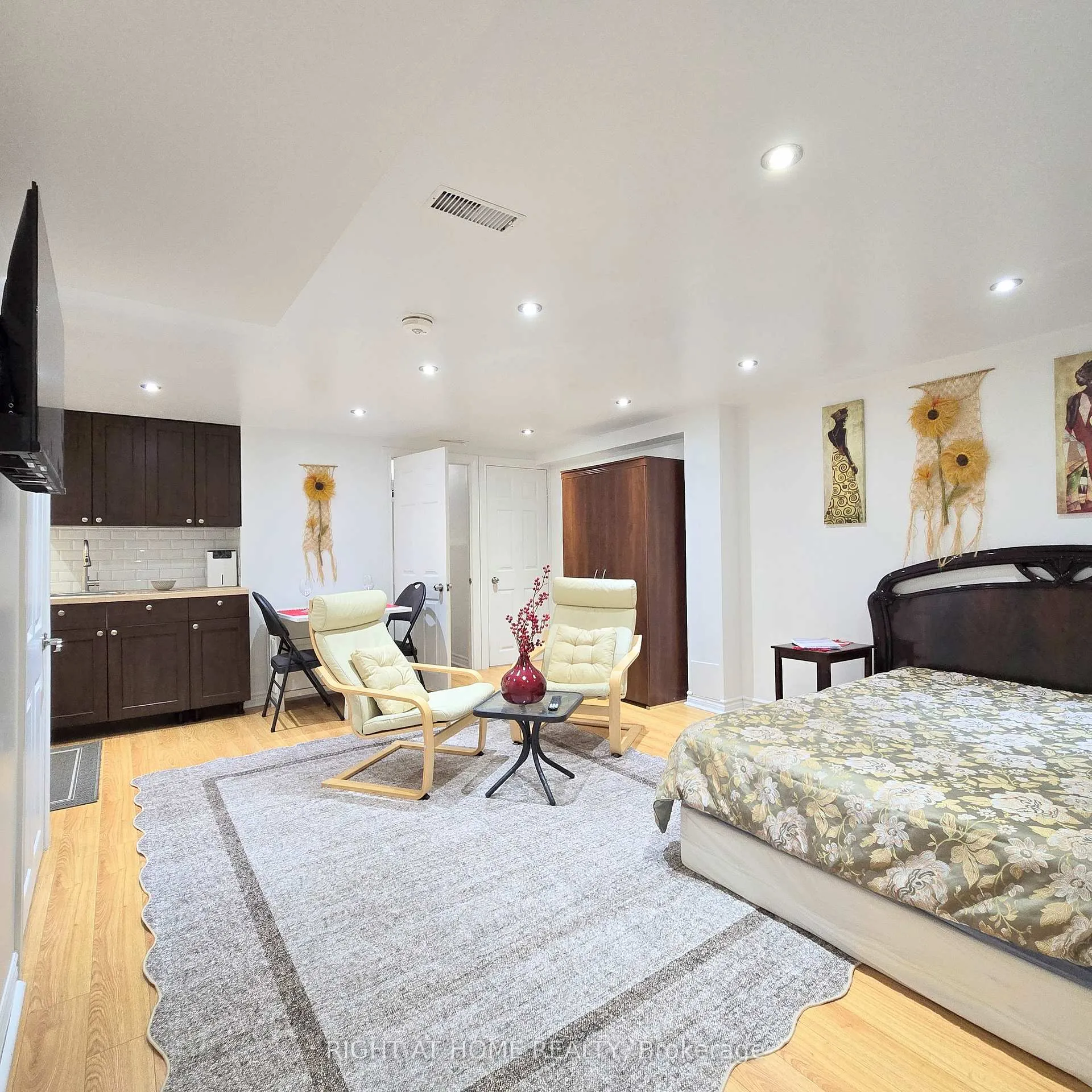 Photo 3 of Unit Lower, 47 Mare Crescent, Etobicoke, West Humber-Clairville — HOMEH