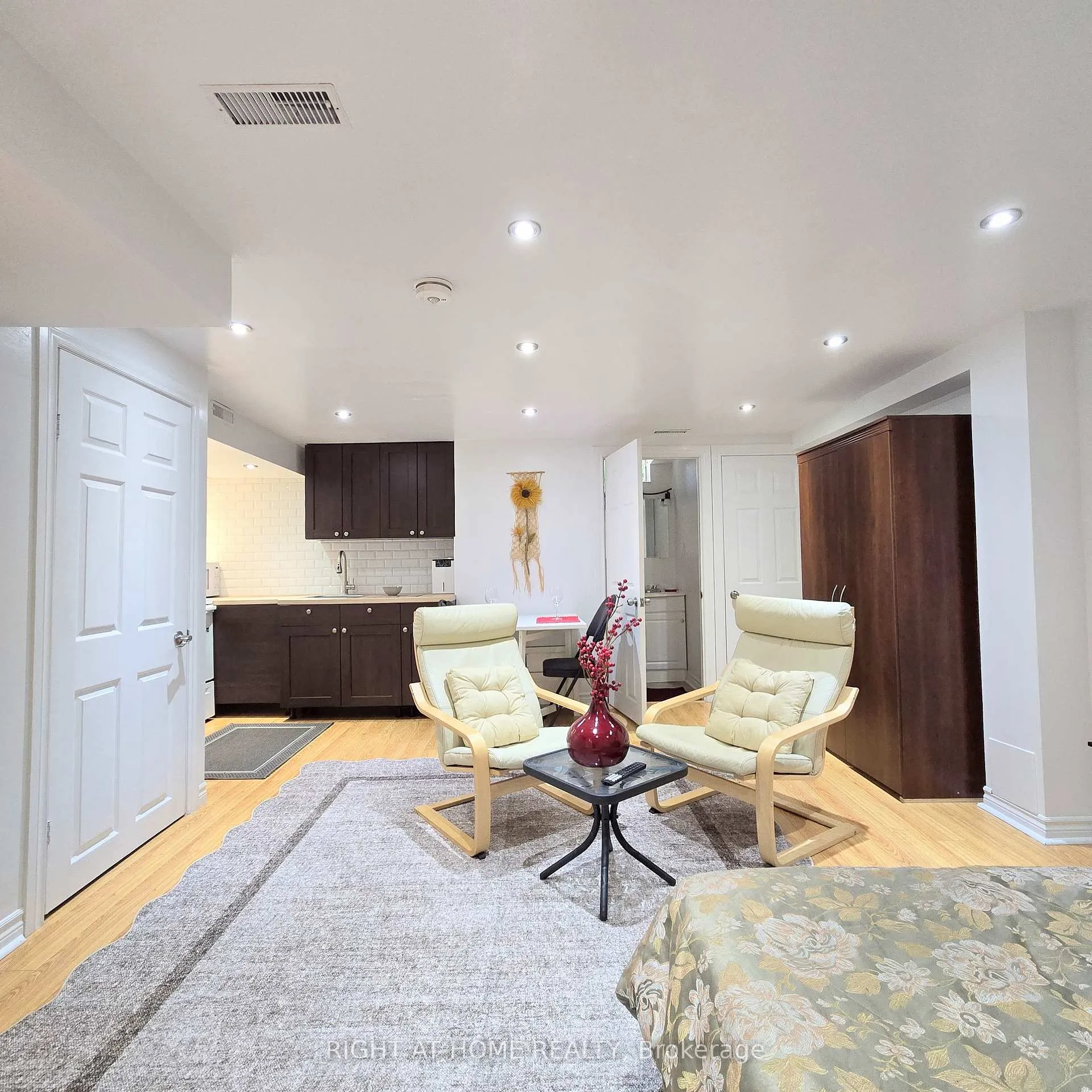Photo 4 of Unit Lower, 47 Mare Crescent, Etobicoke, West Humber-Clairville — HOMEH