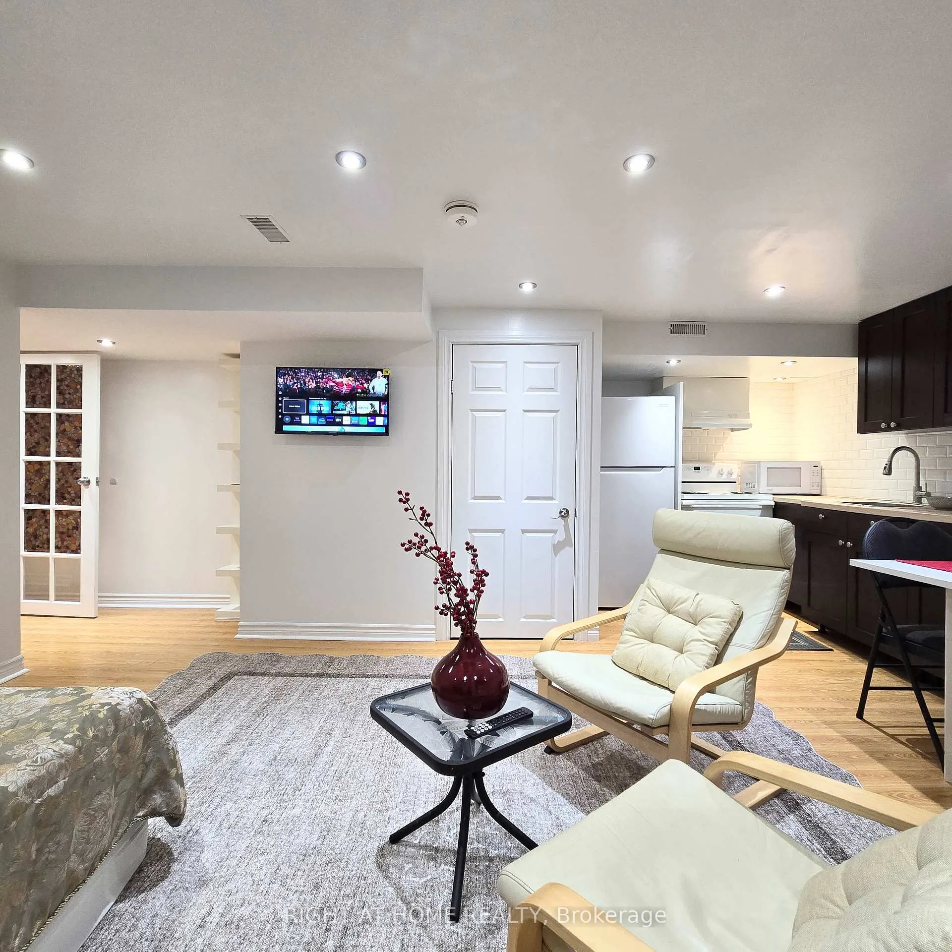 Photo 6 of Unit Lower, 47 Mare Crescent, Etobicoke, West Humber-Clairville — HOMEH