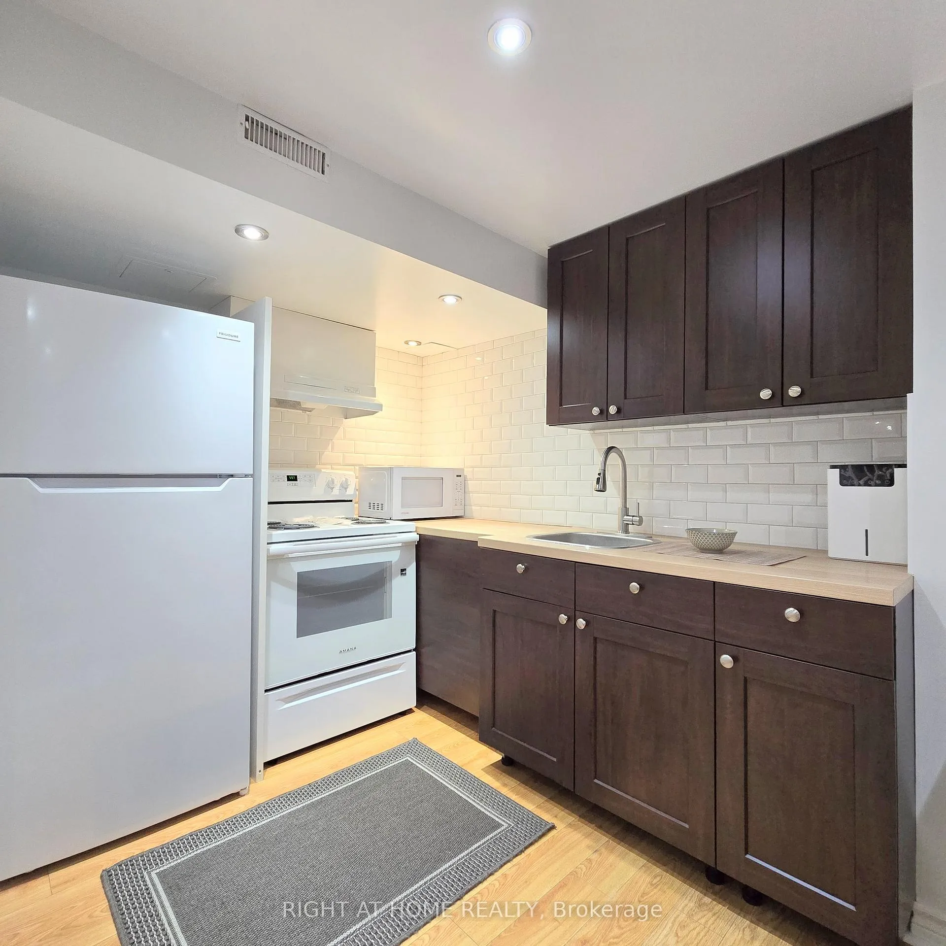 Photo 10 of Unit Lower, 47 Mare Crescent, Etobicoke, West Humber-Clairville — HOMEH