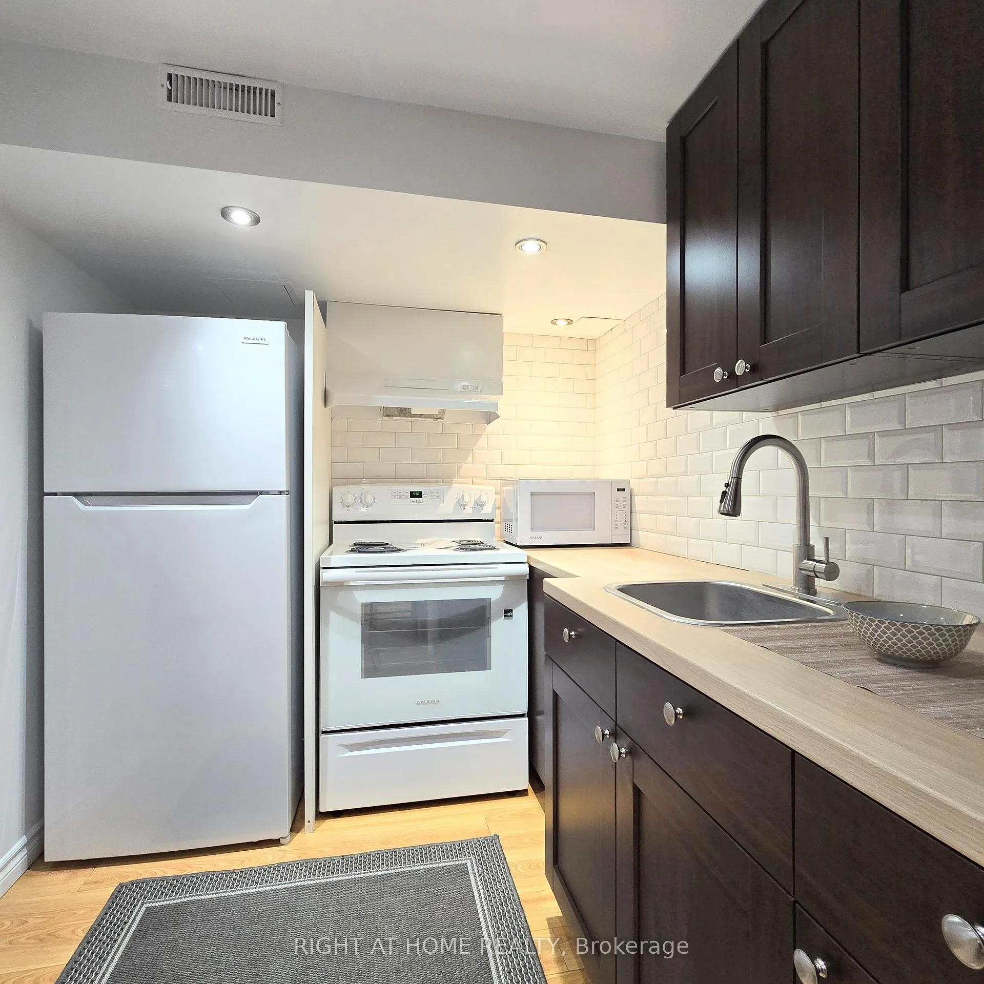 Photo 11 of Unit Lower, 47 Mare Crescent, Etobicoke, West Humber-Clairville — HOMEH