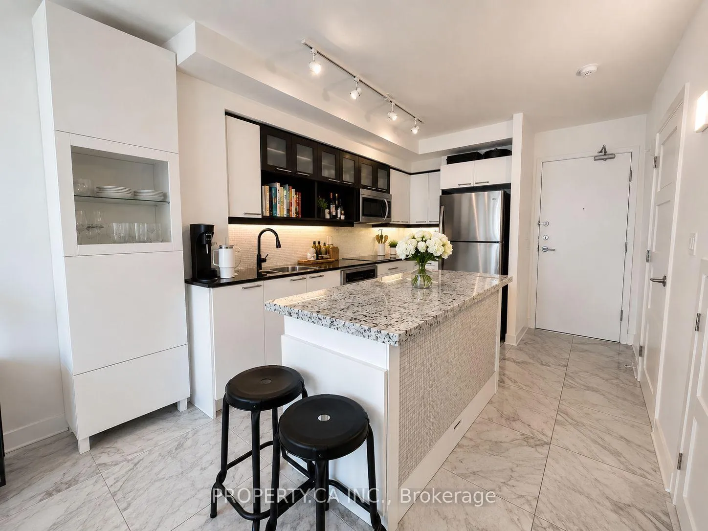 Photo 2 of Unit 923, 36 Blue Jays Way, Toronto, Waterfront Communities — HOMEH
