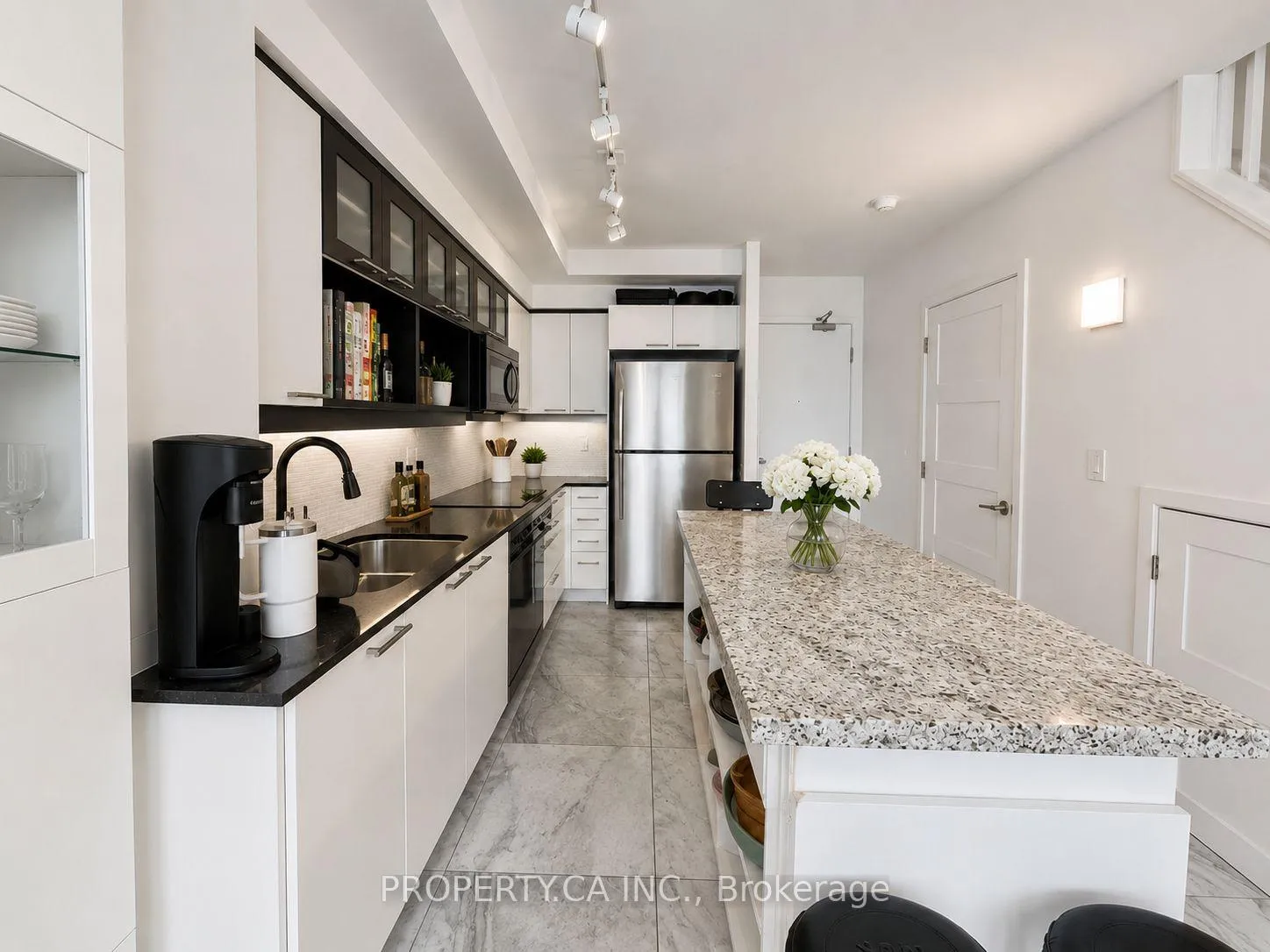 Photo 3 of Unit 923, 36 Blue Jays Way, Toronto, Waterfront Communities — HOMEH