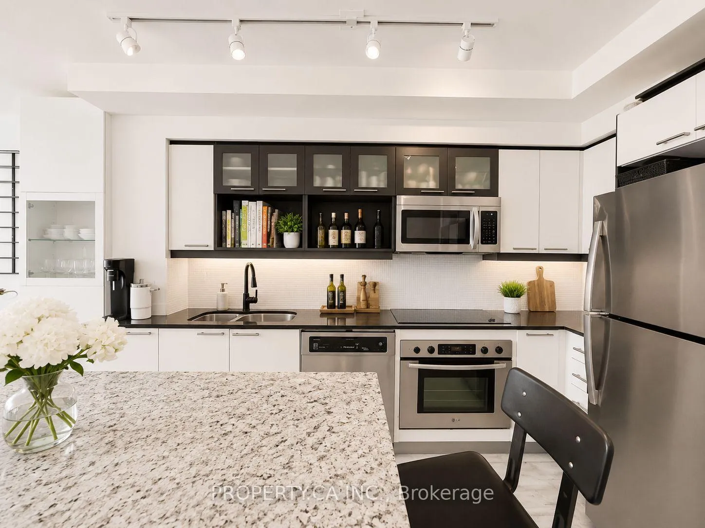 Photo 4 of Unit 923, 36 Blue Jays Way, Toronto, Waterfront Communities — HOMEH