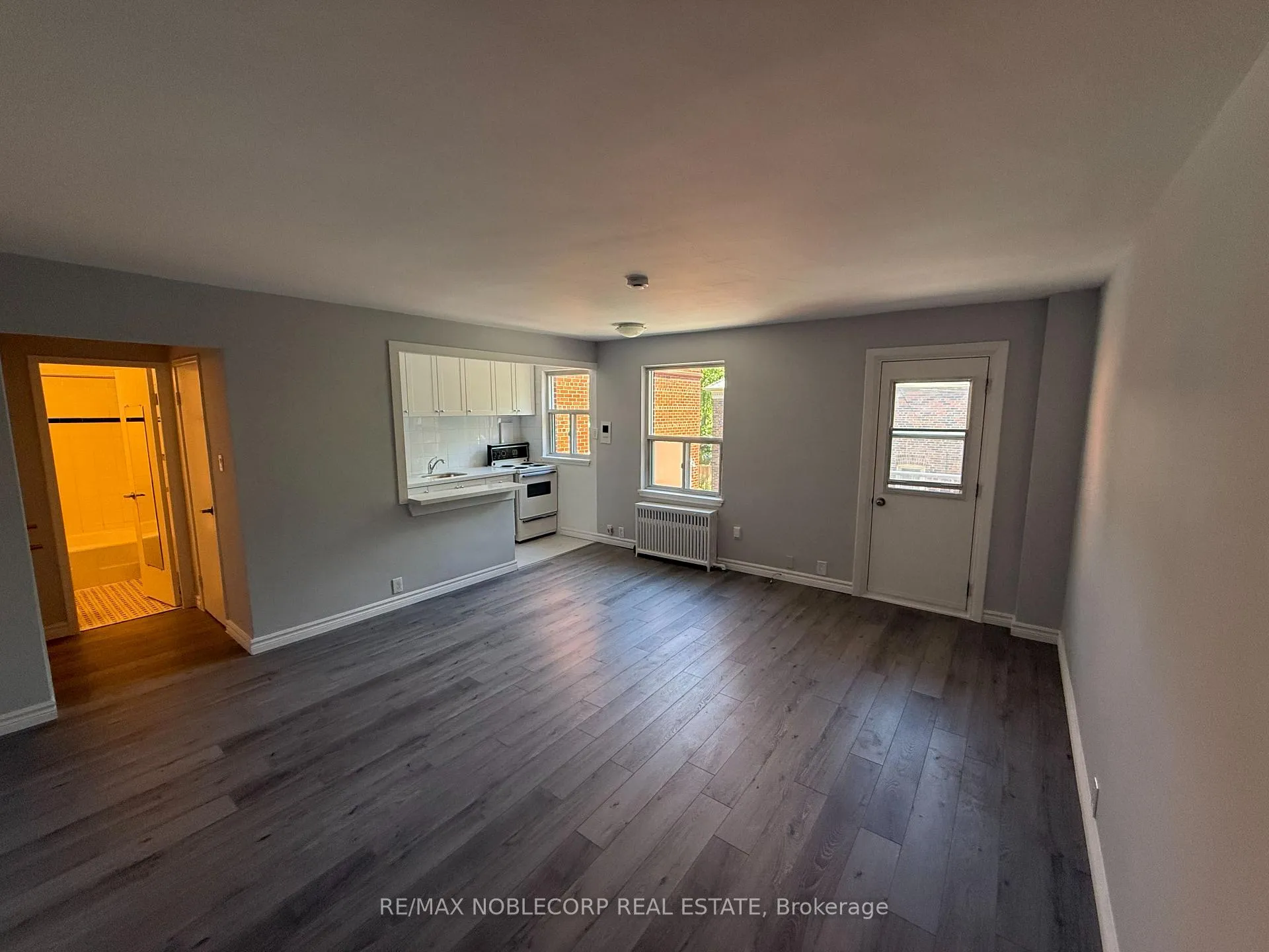 Photo 3 of Unit 206, 1315 Bayview Avenue, Toronto, Leaside — HOMEH