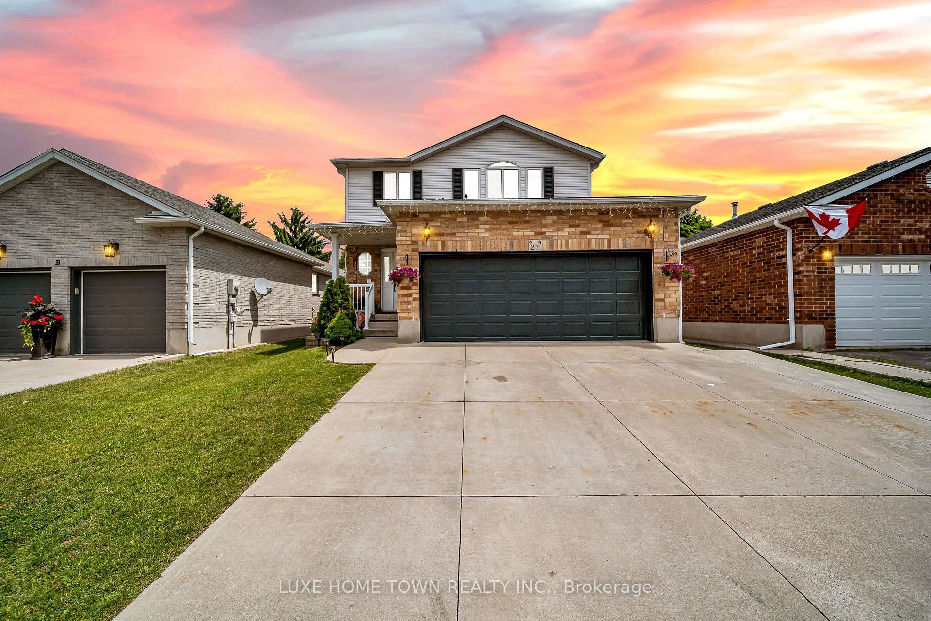 Front of 27 Fraserwood Court