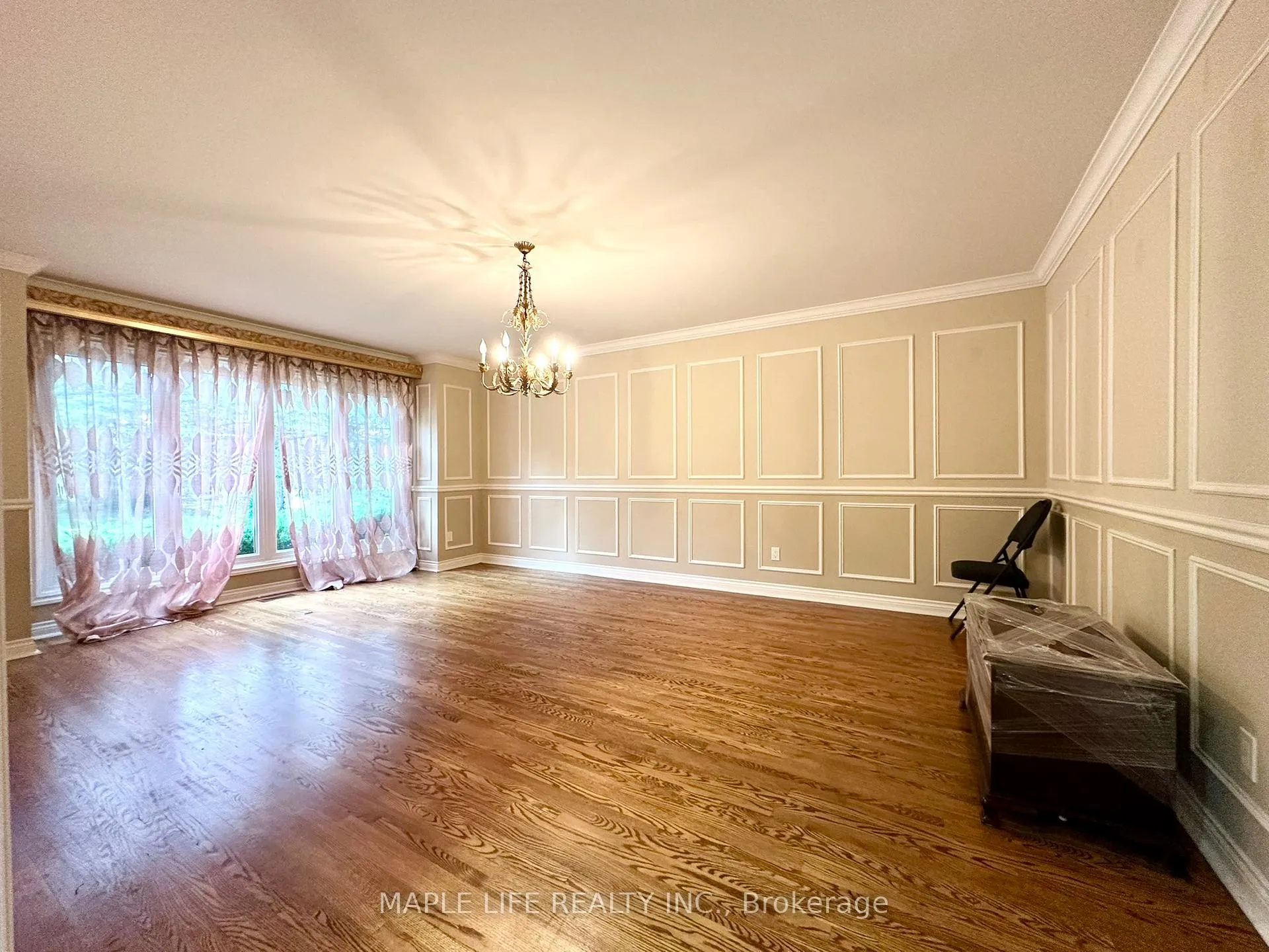 Photo 4 of 52 Prince Edward Boulevard, Markham, Thornlea — HOMEH