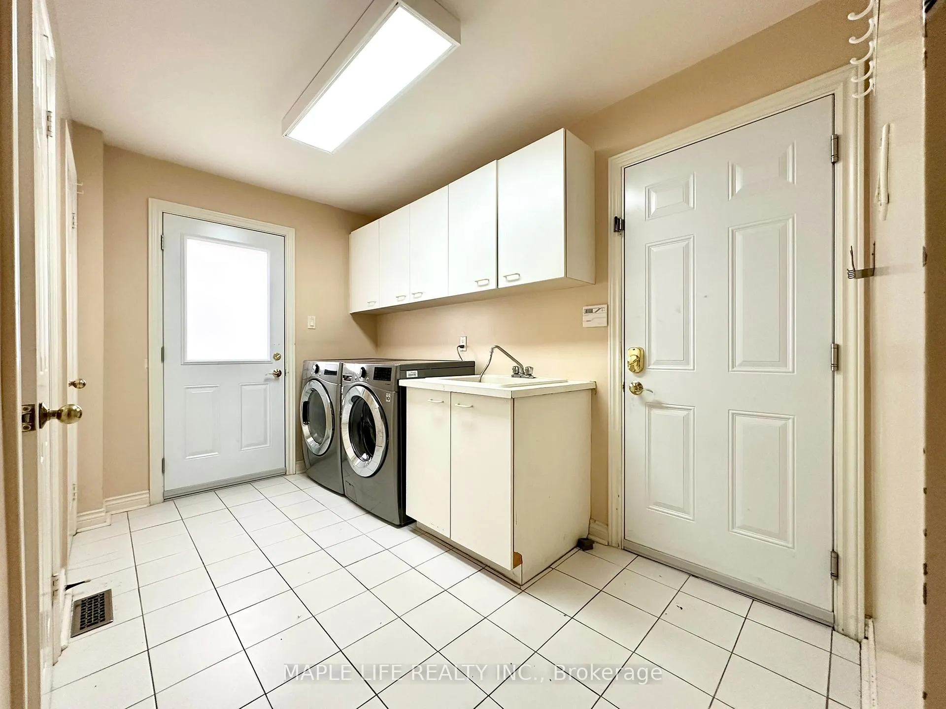 Photo 15 of 52 Prince Edward Boulevard, Markham, Thornlea — HOMEH