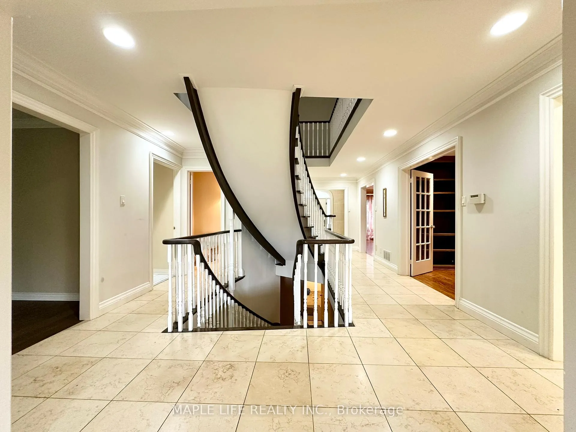 Photo 17 of 52 Prince Edward Boulevard, Markham, Thornlea — HOMEH