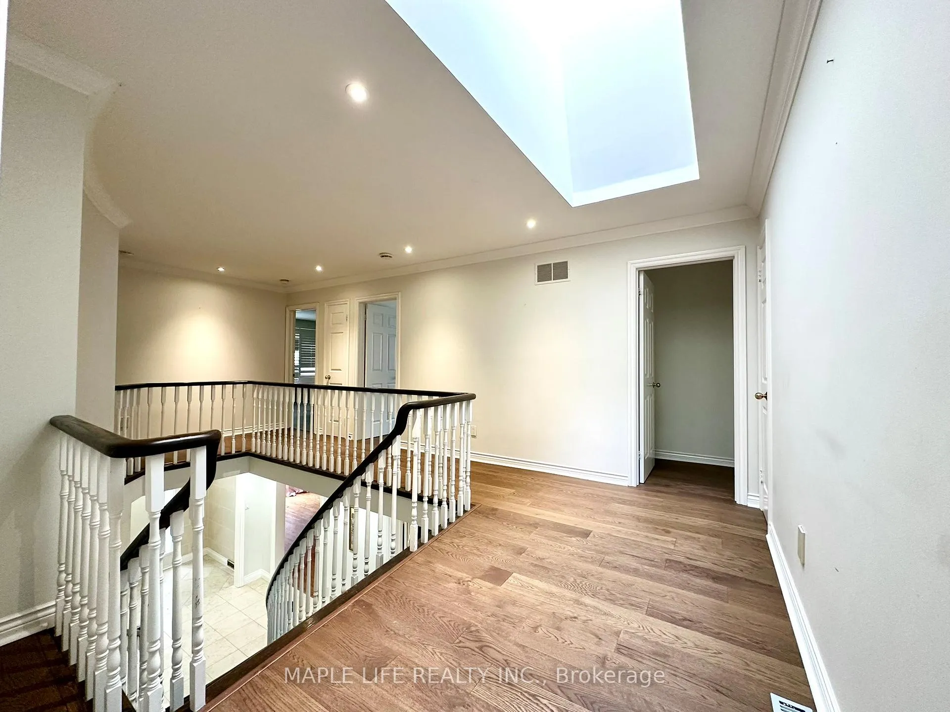 Photo 19 of 52 Prince Edward Boulevard, Markham, Thornlea — HOMEH