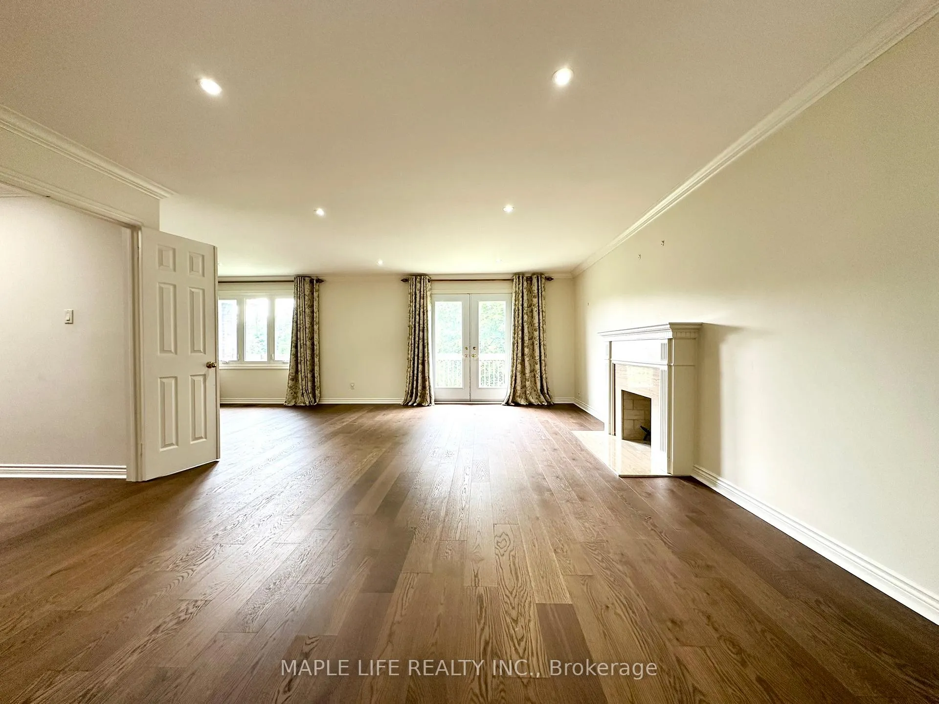 Photo 21 of 52 Prince Edward Boulevard, Markham, Thornlea — HOMEH