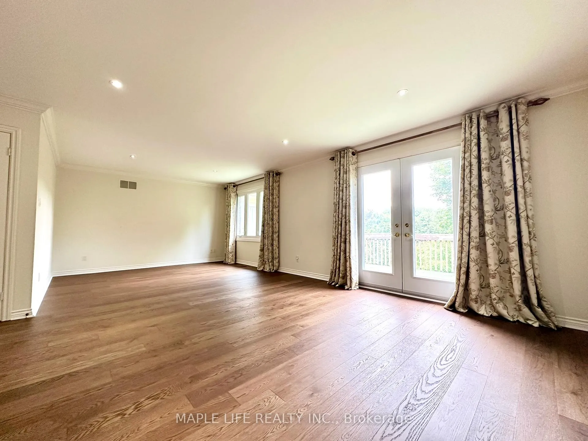 Photo 22 of 52 Prince Edward Boulevard, Markham, Thornlea — HOMEH