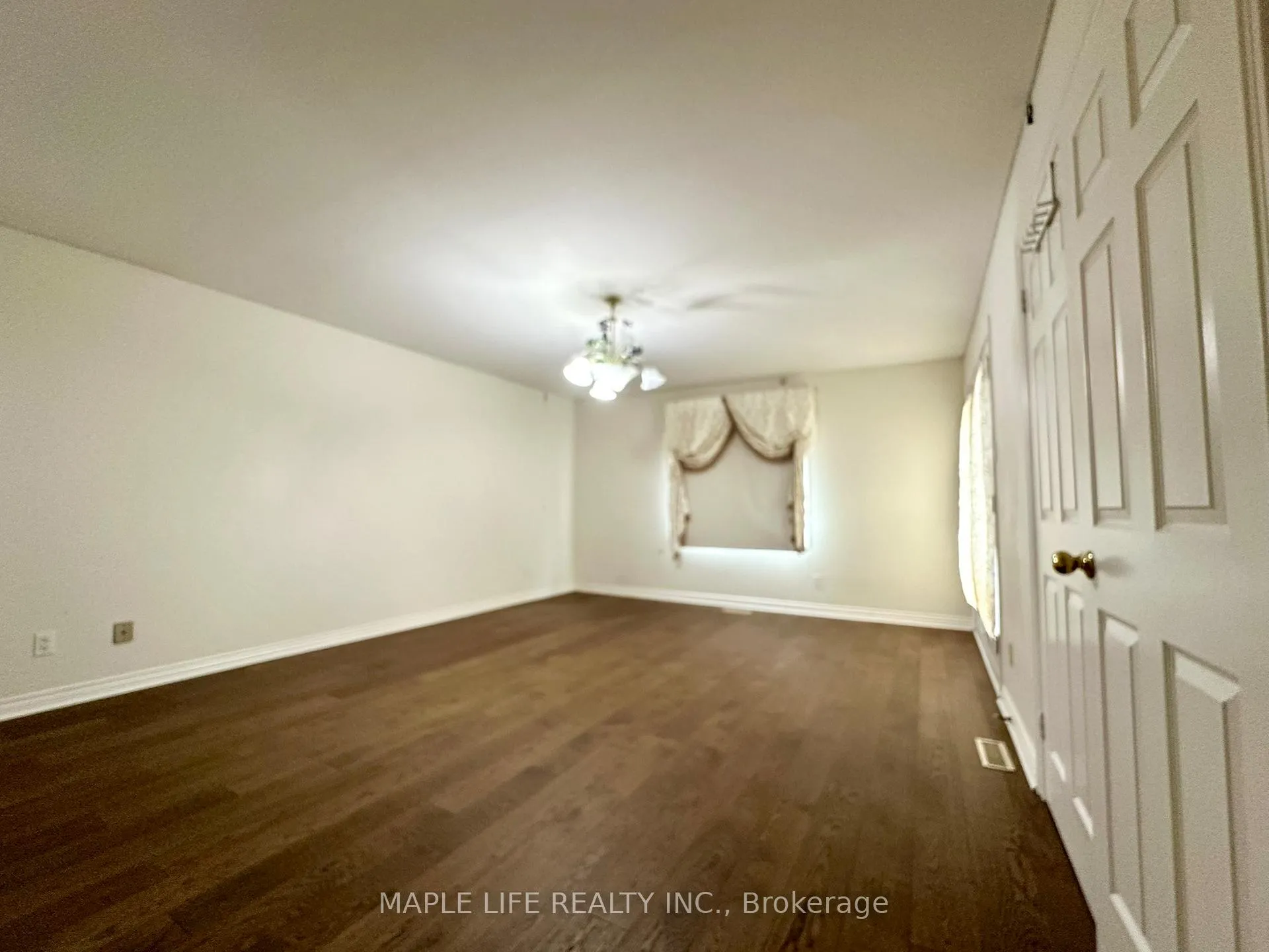 Photo 25 of 52 Prince Edward Boulevard, Markham, Thornlea — HOMEH