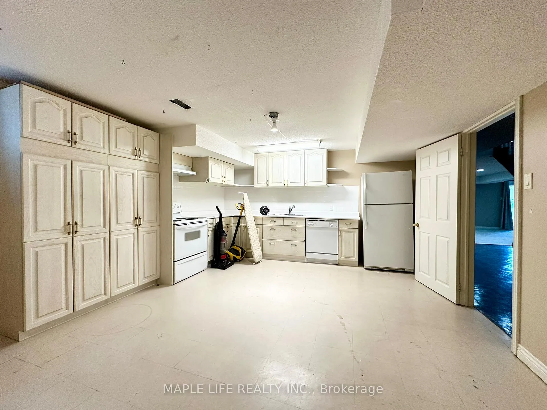 Photo 37 of 52 Prince Edward Boulevard, Markham, Thornlea — HOMEH