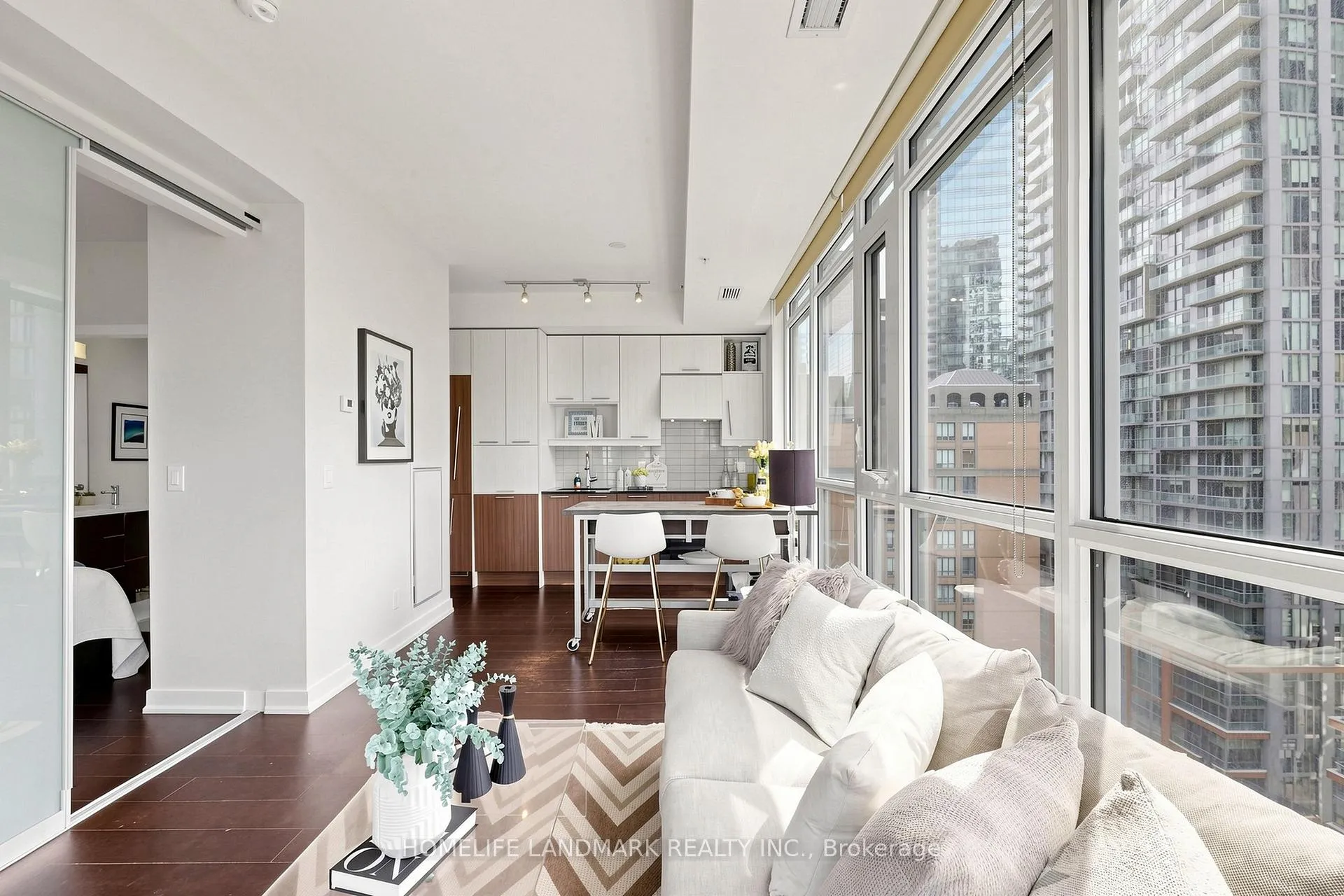 Photo 10 of Unit 1407, 199 Richmond Street W, Toronto, Waterfront Communities — HOMEH