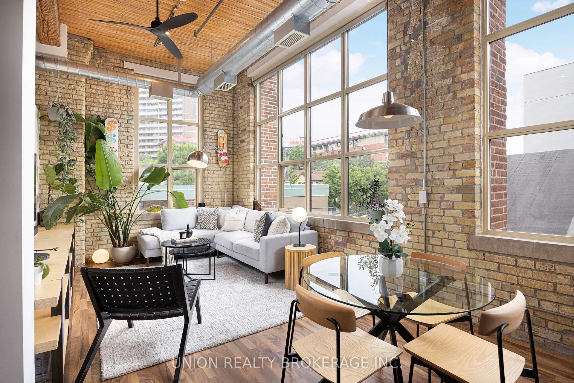 Photo 2 of Unit 301, 736 Dundas Street E, Toronto, Regent Park — HOMEH