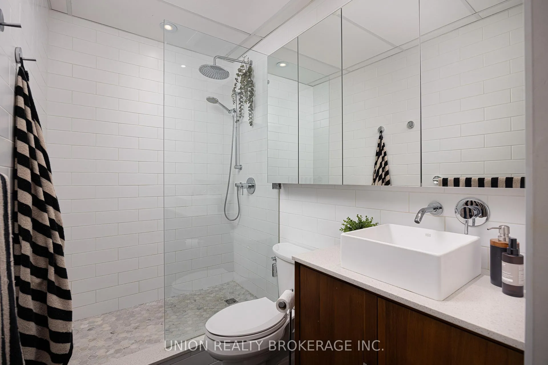 Photo 18 of Unit 301, 736 Dundas Street E, Toronto, Regent Park — HOMEH