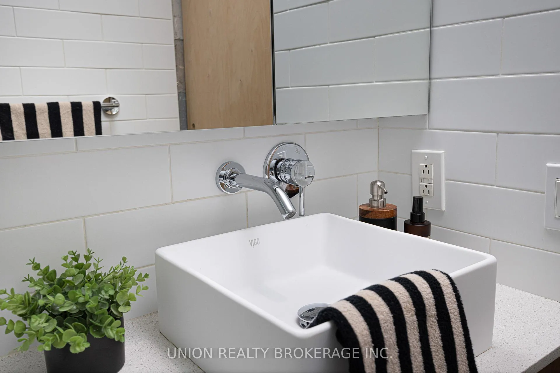 Photo 19 of Unit 301, 736 Dundas Street E, Toronto, Regent Park — HOMEH