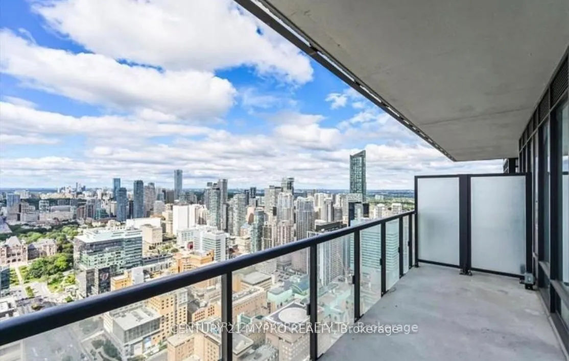 Front of Unit 2401, 488 University Avenue W