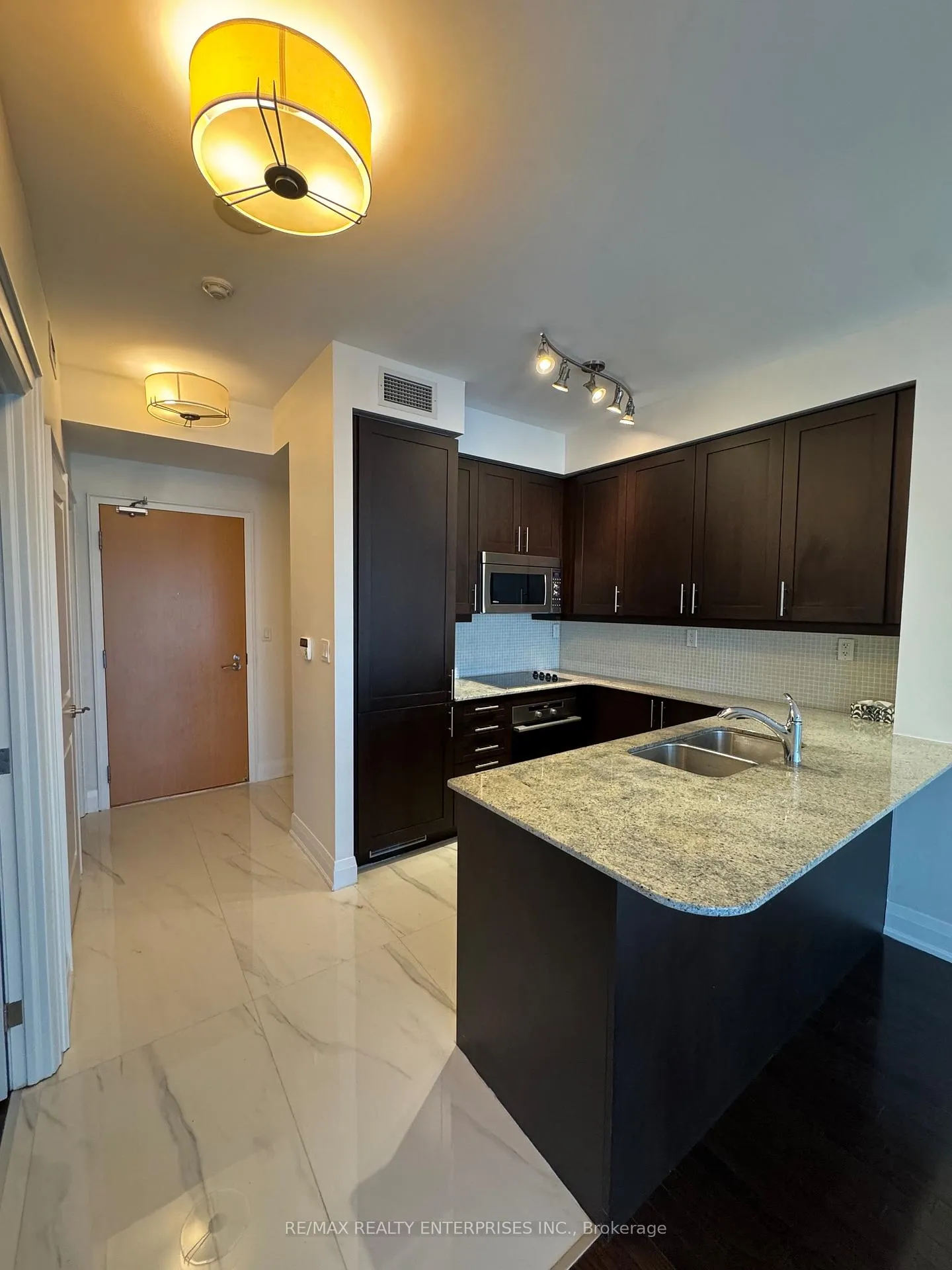 Photo 4 of Unit 605, 1 Bedford Road, Toronto, The Annex — HOMEH