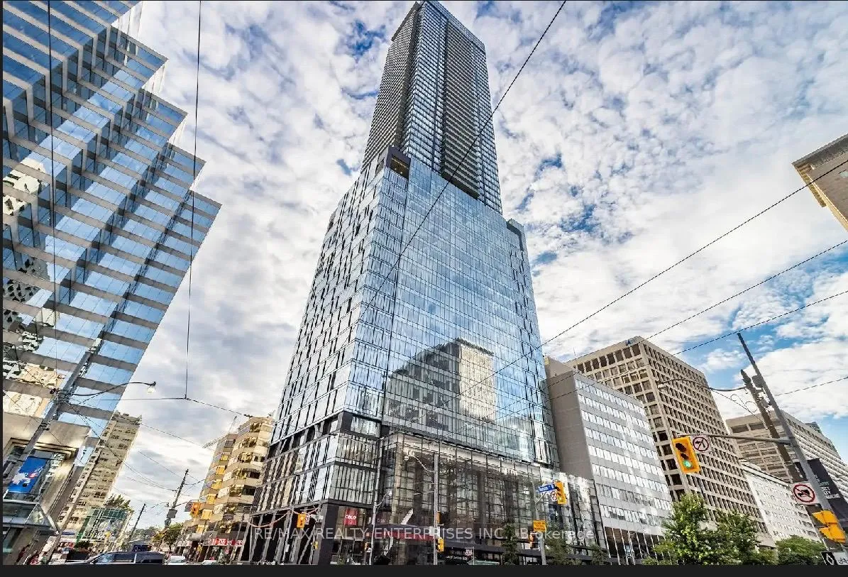Front of Unit 5303, 488 University Avenue