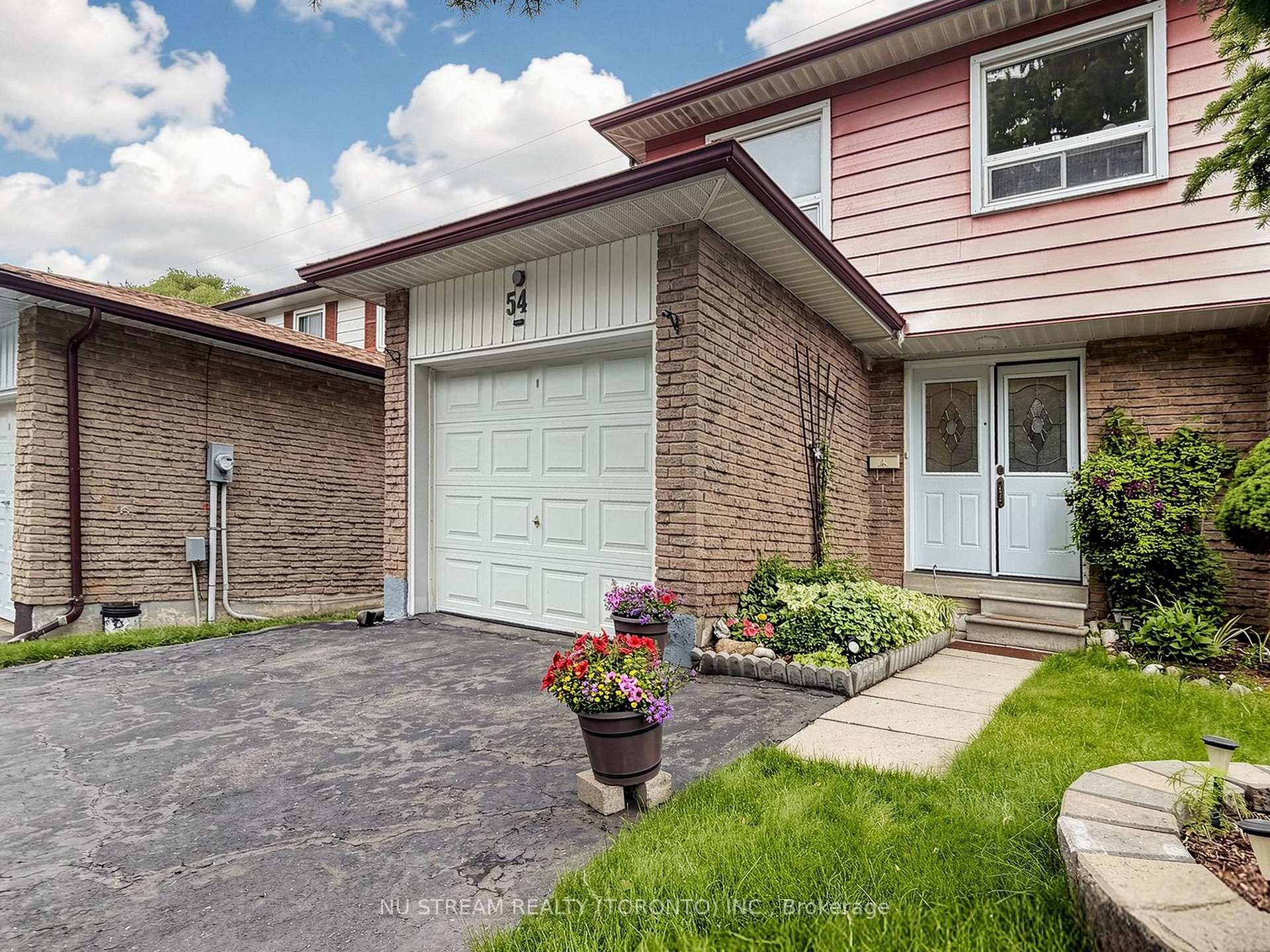Photo 2 of 54 Ashridge Drive, Scarborough, Agincourt North — HOMEH