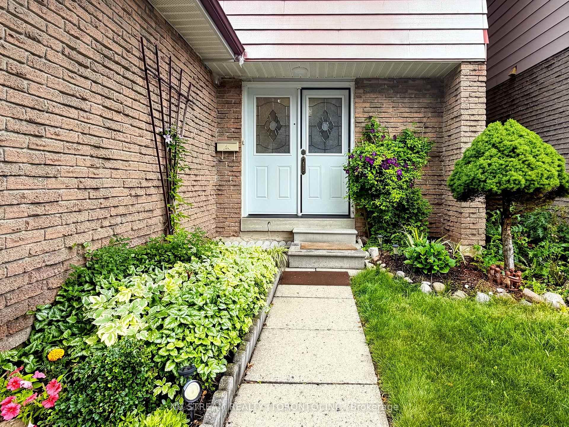 Photo 3 of 54 Ashridge Drive, Scarborough, Agincourt North — HOMEH