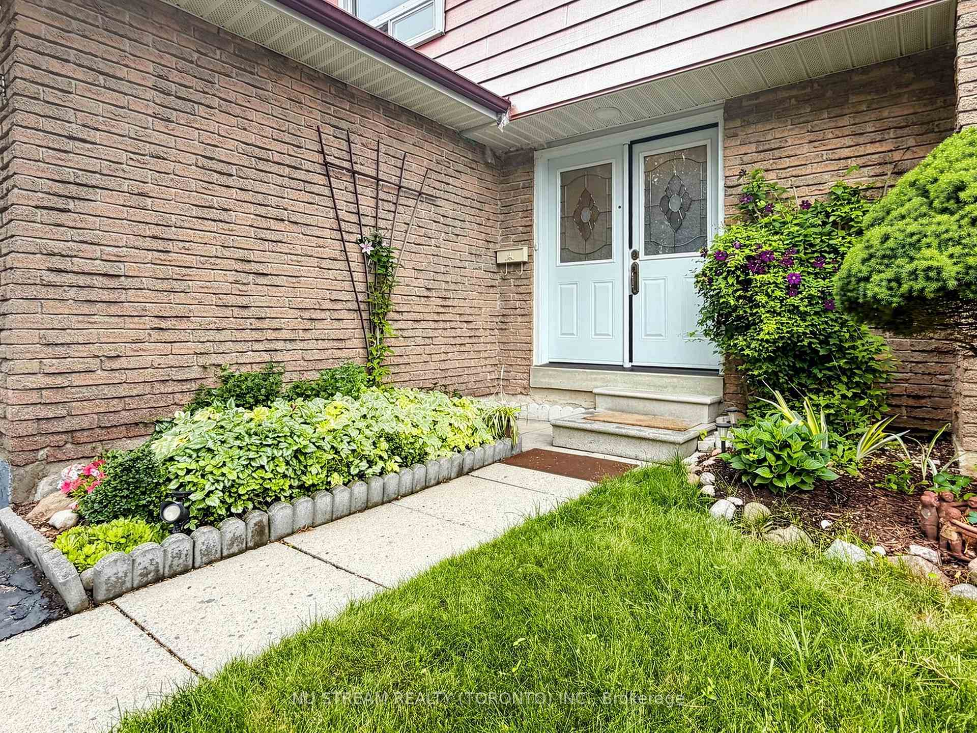 Photo 4 of 54 Ashridge Drive, Scarborough, Agincourt North — HOMEH