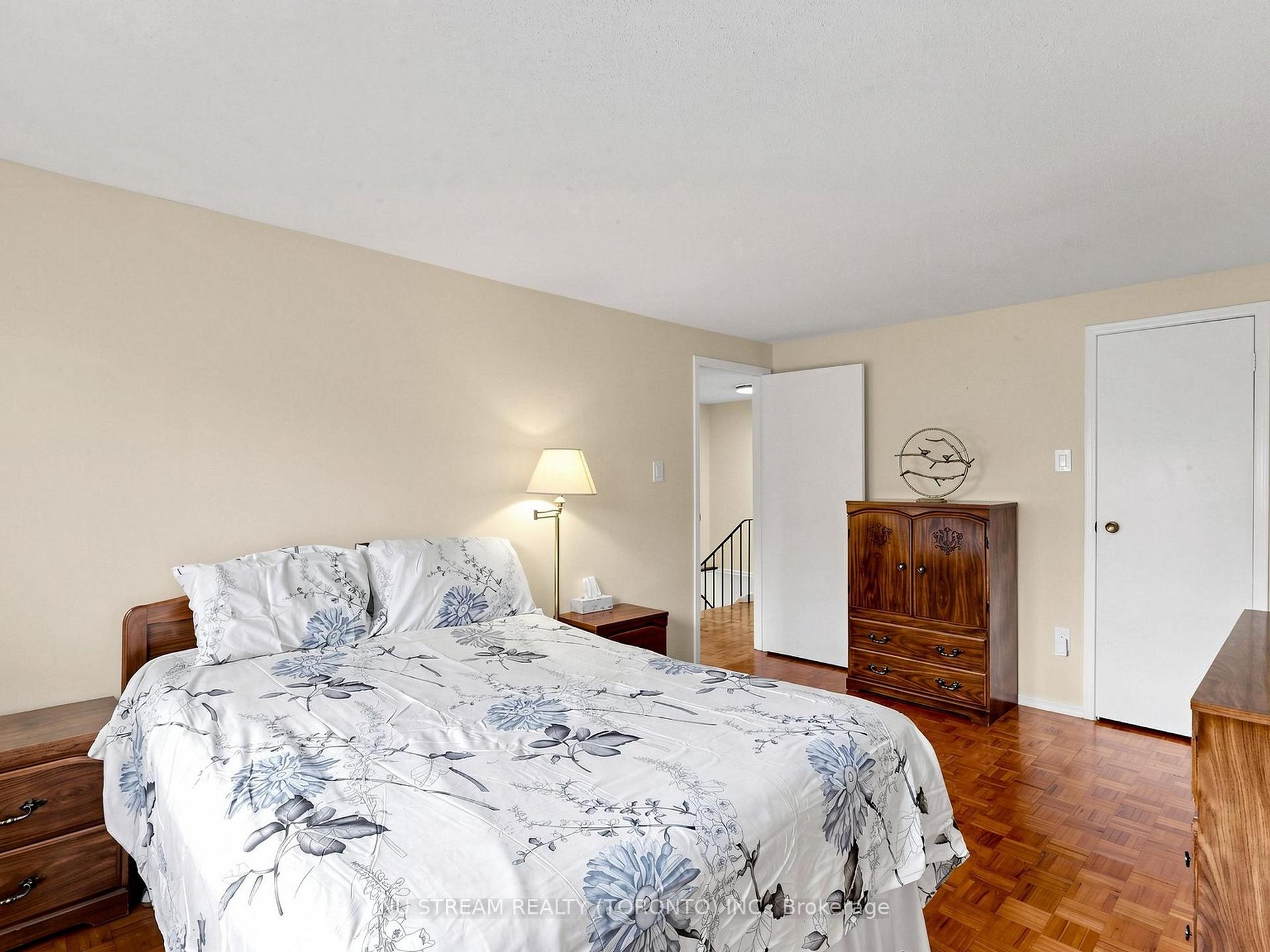 Photo 24 of 54 Ashridge Drive, Scarborough, Agincourt North — HOMEH