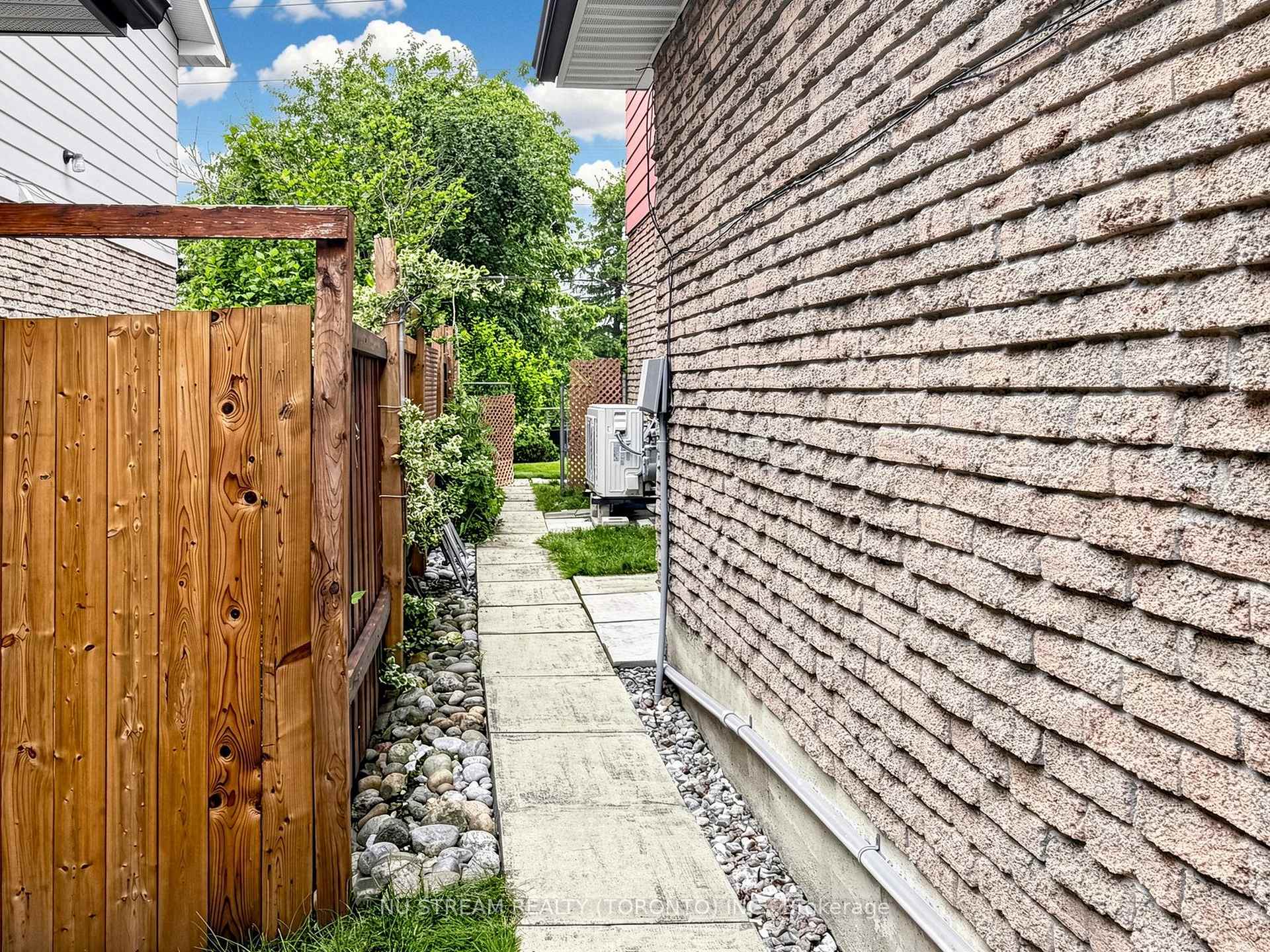 Photo 40 of 54 Ashridge Drive, Scarborough, Agincourt North — HOMEH