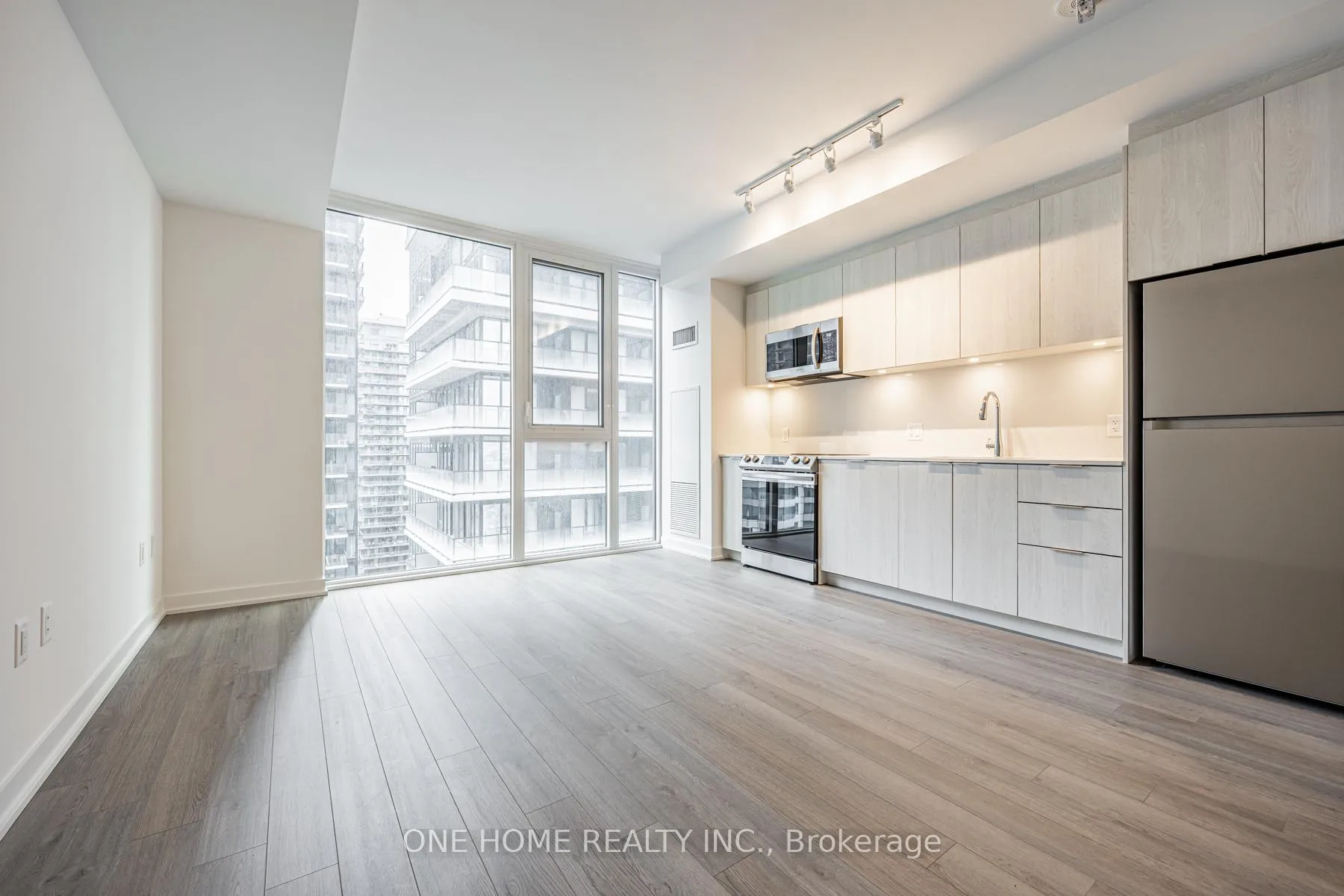 Photo 3 of Unit 2107, 357 King Street W, Toronto, Waterfront Communities — HOMEH