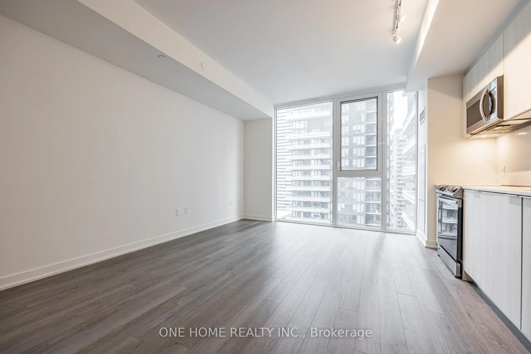 Photo 4 of Unit 2107, 357 King Street W, Toronto, Waterfront Communities — HOMEH