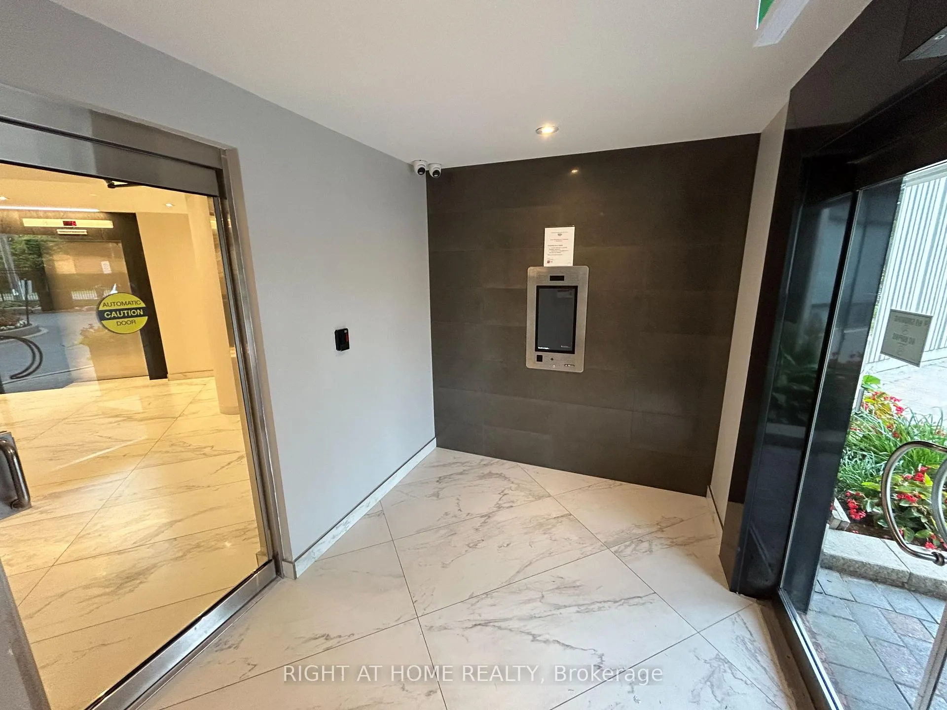 Photo 3 of Unit 201, 7460 Bathurst, Vaughan, Brownridge — HOMEH