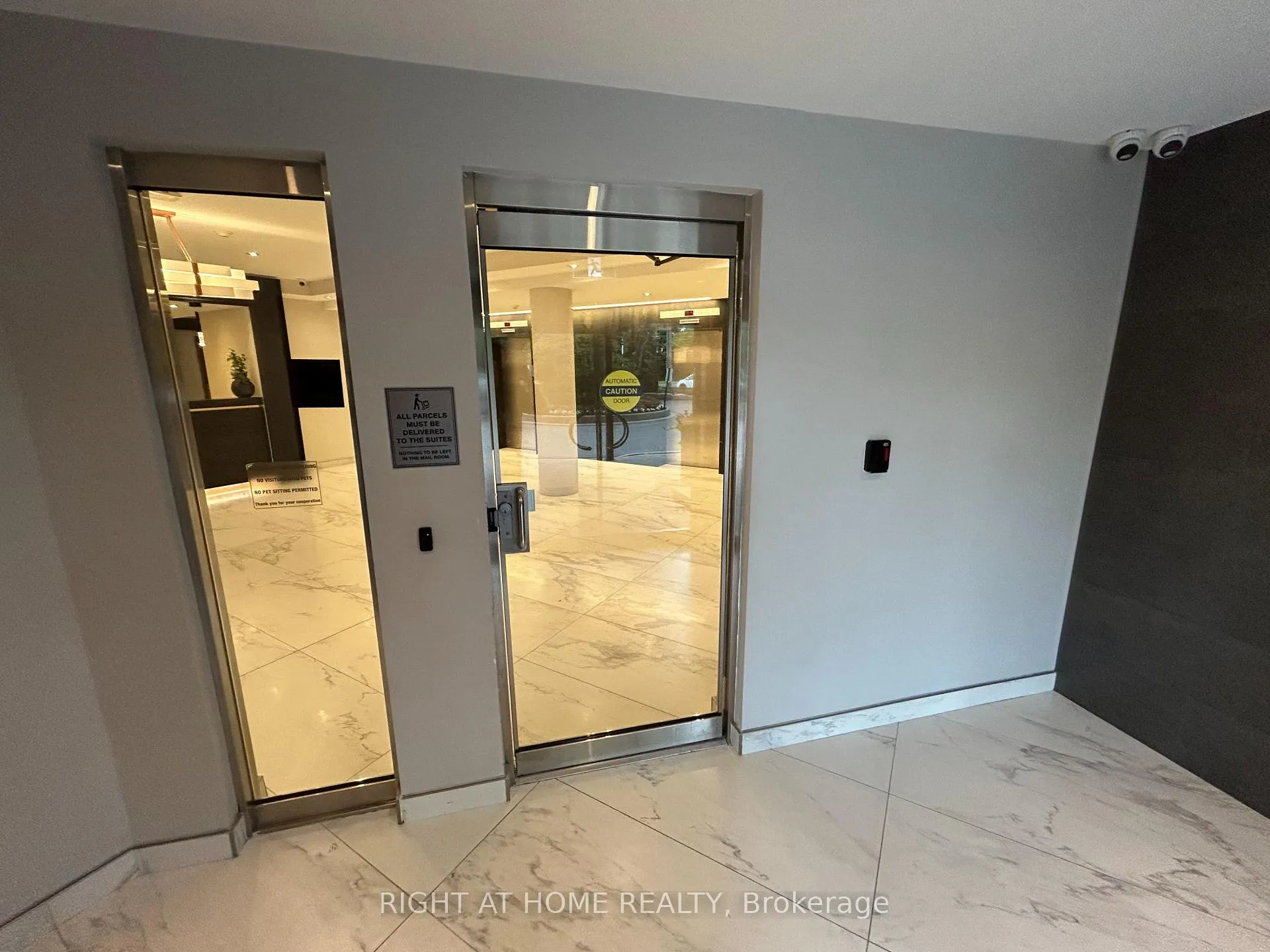 Photo 4 of Unit 201, 7460 Bathurst, Vaughan, Brownridge — HOMEH