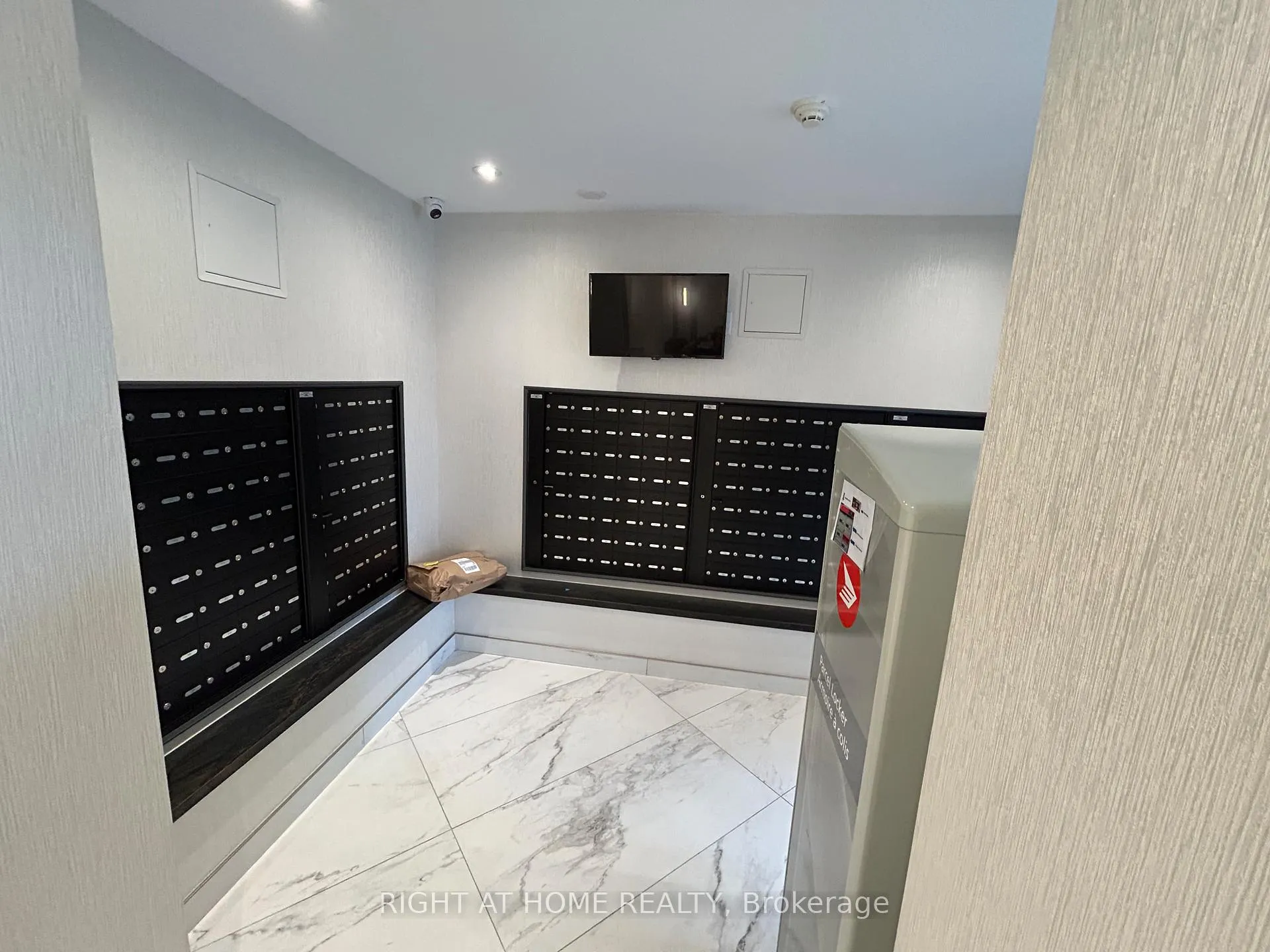 Photo 5 of Unit 201, 7460 Bathurst, Vaughan, Brownridge — HOMEH
