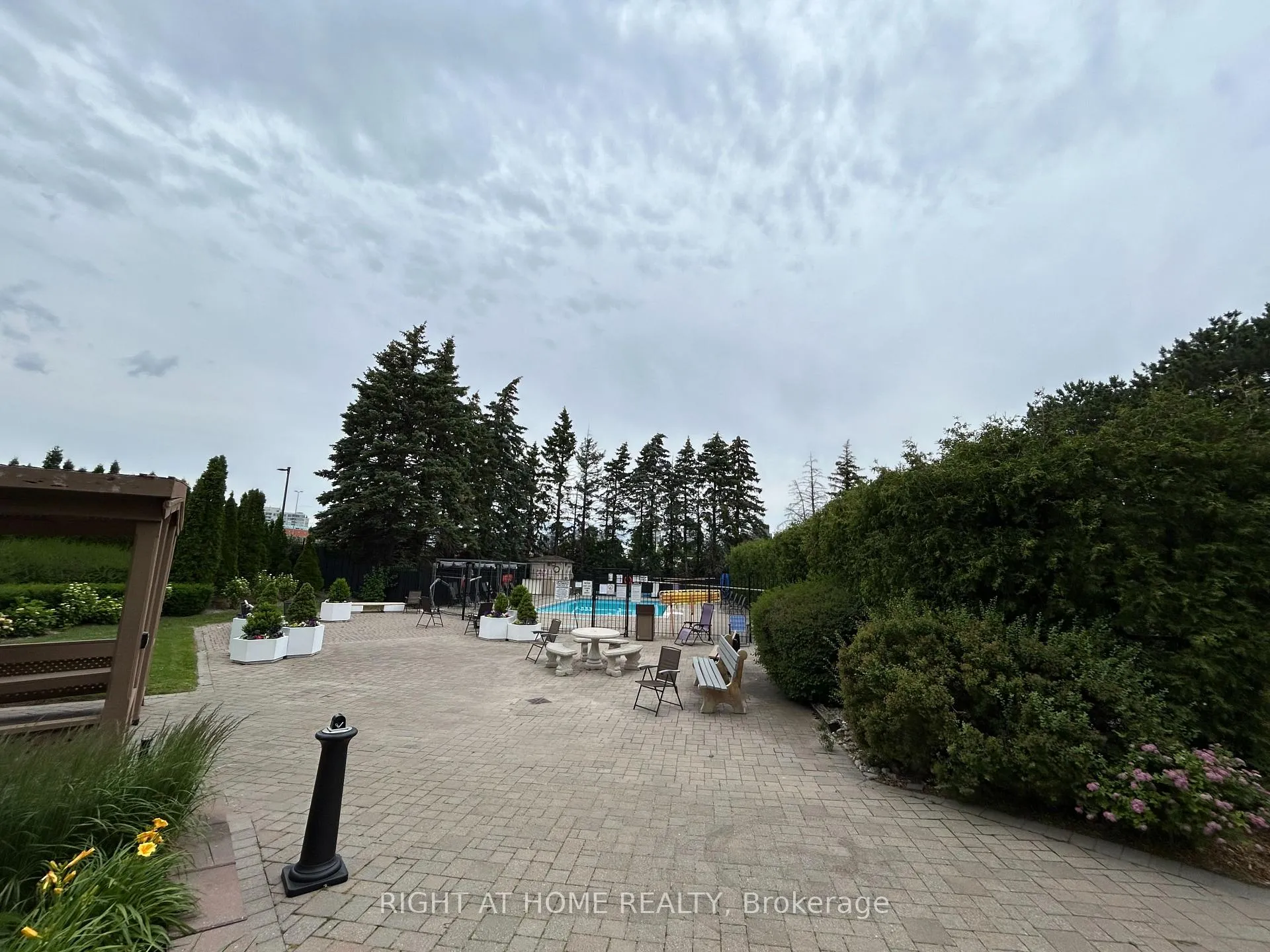 Photo 9 of Unit 201, 7460 Bathurst, Vaughan, Brownridge — HOMEH