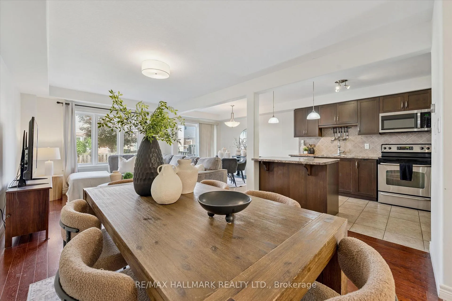 Photo 10 of 114 Donald Bell Drive, Hamilton, Binbrook — HOMEH