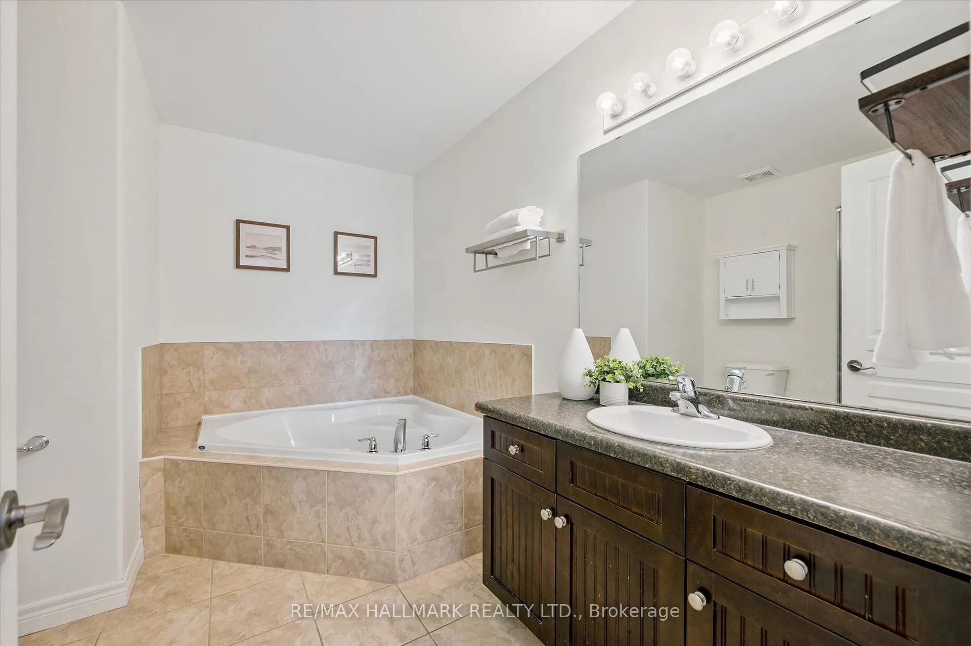 Photo 27 of 114 Donald Bell Drive, Hamilton, Binbrook — HOMEH