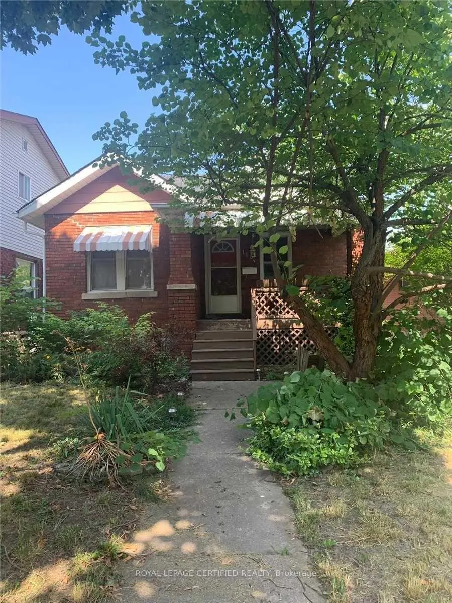 Front of 1184 Janette Avenue